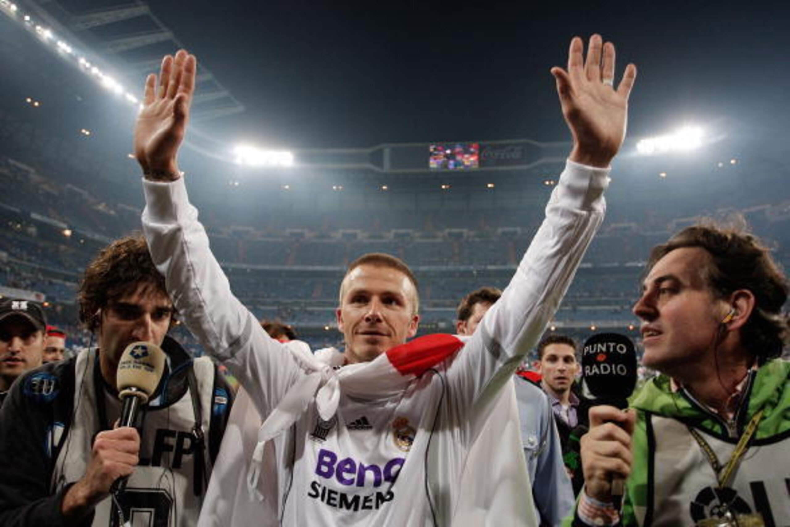 MADRID, SPAIN - JUNE 17:  David Beckham of Real Madrid celebrates after Real won the Primera Liga after the Primera Liga match between Real Madrid and Mallorca at the Santiago Bernabeu stadium on June 17, 2007 in Madrid, Spain.  (Photo by Denis Doyle/Gett