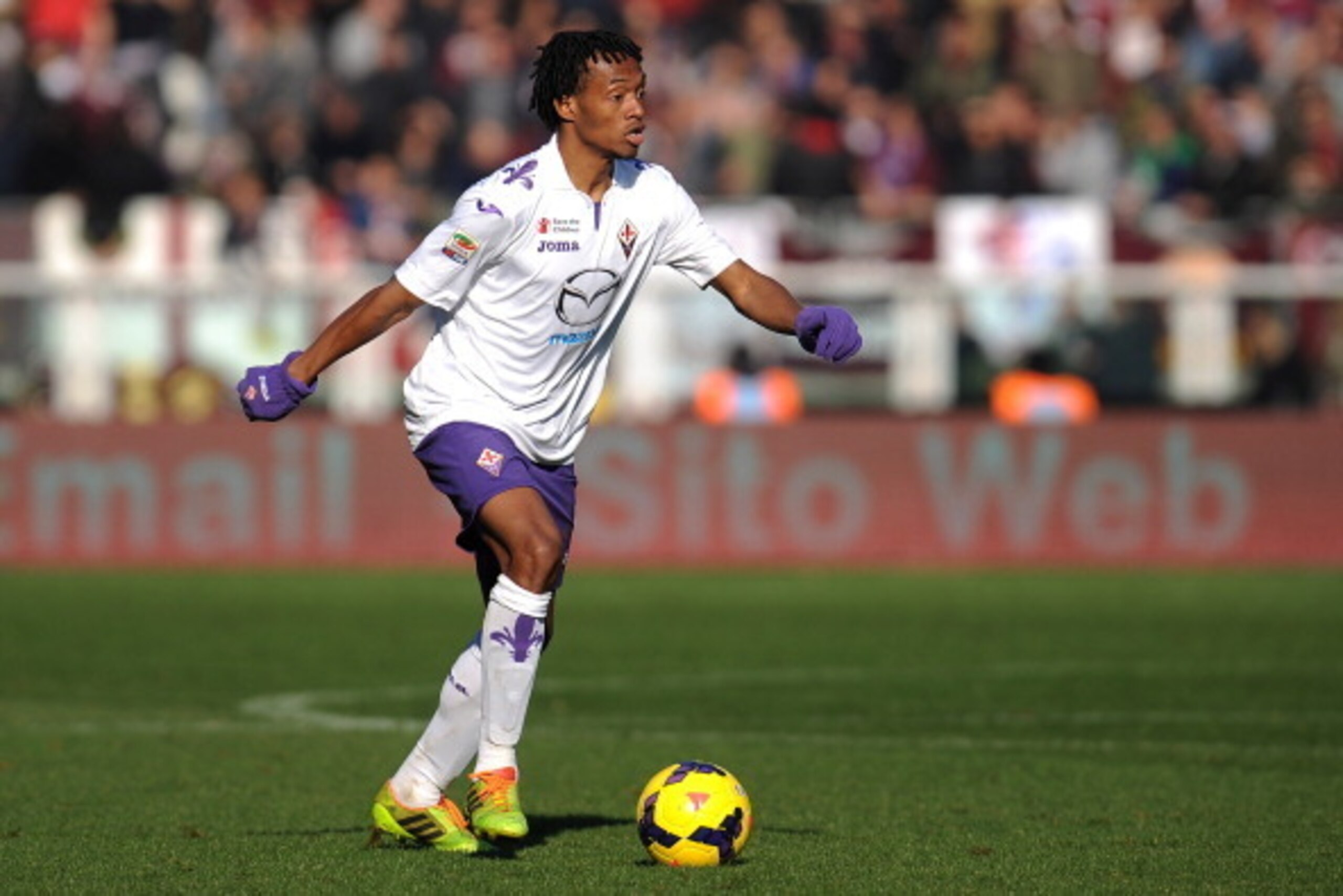 TURIN, ITALY - JANUARY 12:  Juan Guglielmo Cuadrado of ACF Fiorentina in action during the Serie A match between Torino FC and ACF Fiorentina at Stadio Olimpico di Torino on January 12, 2014 in Turin, Italy.  (Photo by Valerio Pennicino/Getty Images)