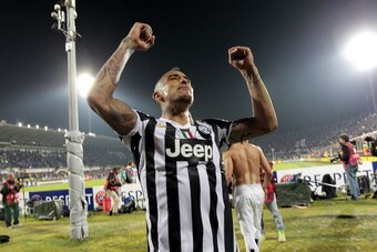 FLORENCE, ITALY - MARCH 20: Arturo Vidal of Juventus Fc celebrates the victory after during the UEFA Europa League Round of 16 second leg match between ACF Fiorentina and Juventus at Stadio Artemio Franchi on March 20, 2014 in Florence, Italy.  (Photo by 
