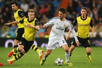 MADRID, SPAIN - APRIL 02:  Isco of Real Madrid is closed down by Marco Reus (L) of Borussia Dortmund during the UEFA Champions League Quarter Final first leg match between Real Madrid and Borussia Dortmund at Estadio Santiago Bernabeu on April 2, 2014 in 