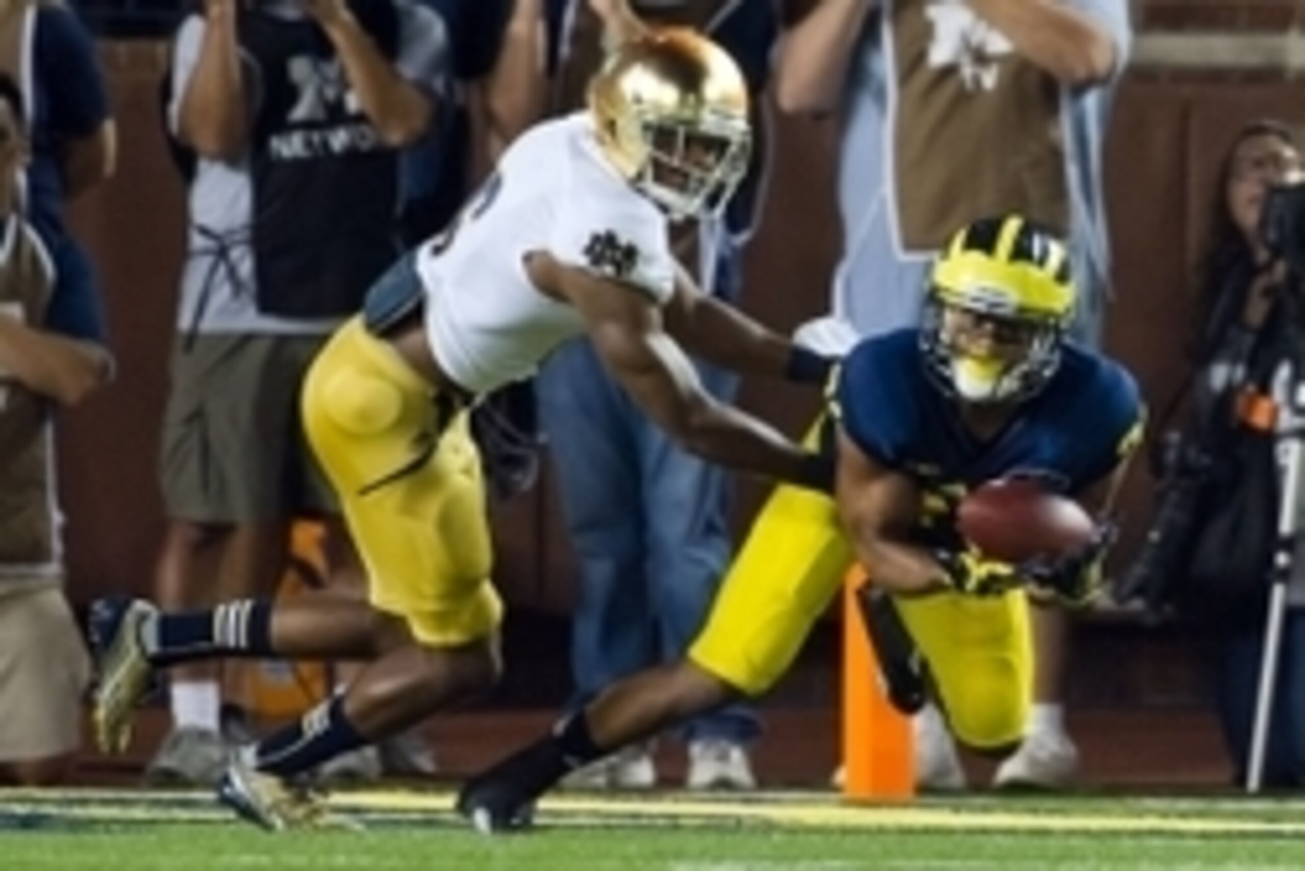 Sep 7, 2013; Ann Arbor, MI, USA; Michigan Wolverines wide receiver Jeremy Gallon (21) catches a pass for a touchdown in front of Notre Dame Fighting Irish cornerback KeiVarae Russell (6) in the second quarter at Michigan Stadium. Mandatory Credit: Matt Ca