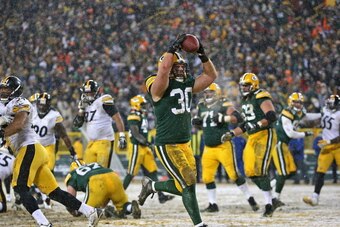 GREEN BAY, WI - DECEMBER 22: John Kuhn #30 of the Green Bay Packers scores a touchdown against the Pittsburgh Steelers at Lambeau Field on December 22, 2013 in Green Bay, Wisconsin.  The Steelers defeated the Packers 38-31. (Photo by Jonathan Daniel/Getty