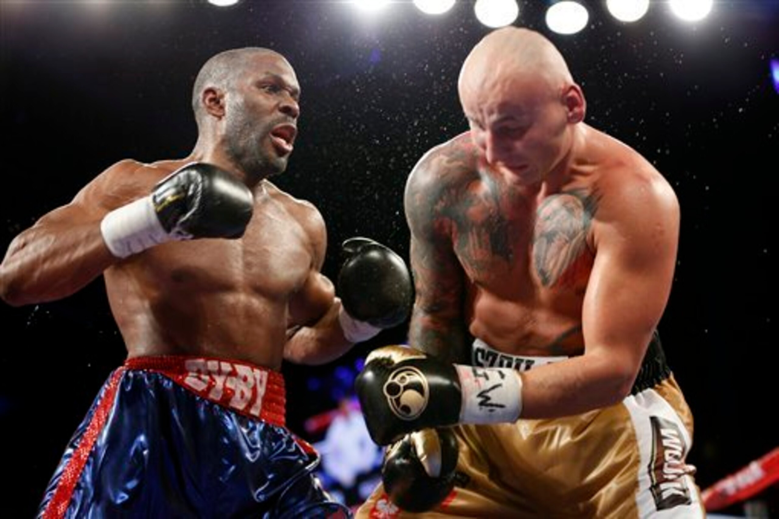 Jennings will hope to break Perez down.