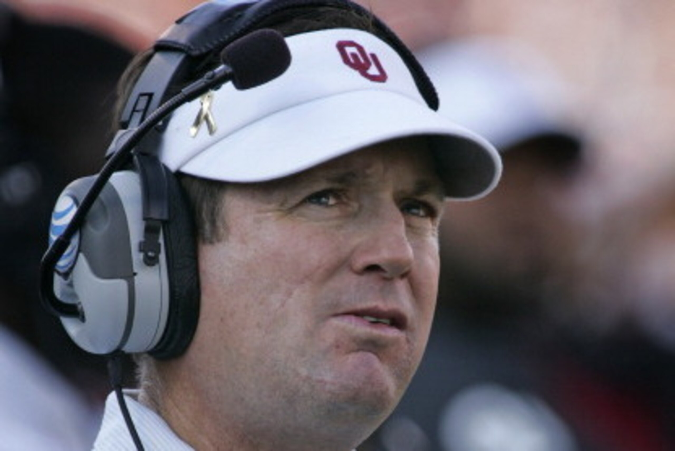 NORMAN, OK - AUGUST 31: Head Coach Bob Stoops of the Oklahoma Sooners looks at the scoreboard during the game against the Louisiana-Monroe Warhawks August 31, 2013 at Gaylord Family-Oklahoma Memorial Stadium in Norman, Oklahoma. Oklahoma defeated Louisi NORMAN, OK - AUGUST 31: Head Coach Bob Stoops of the Oklahoma Sooners looks at the scoreboard during the game against the Louisiana-Monroe Warhawks August 31, 2013 at Gaylord Family-Oklahoma Memorial Stadium in Norman, Oklahoma. Oklahoma defeated Louisi