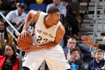 NEW ORLEANS, LA - JANUARY 21:  Anthony Davis #23 of the New Orleans Pelicans handling the ball during a game against the Sacramento Kings on January 21, 2014 at the New Orleans Arena in New Orleans, Louisiana. NOTE TO USER: User expressly acknowledges and