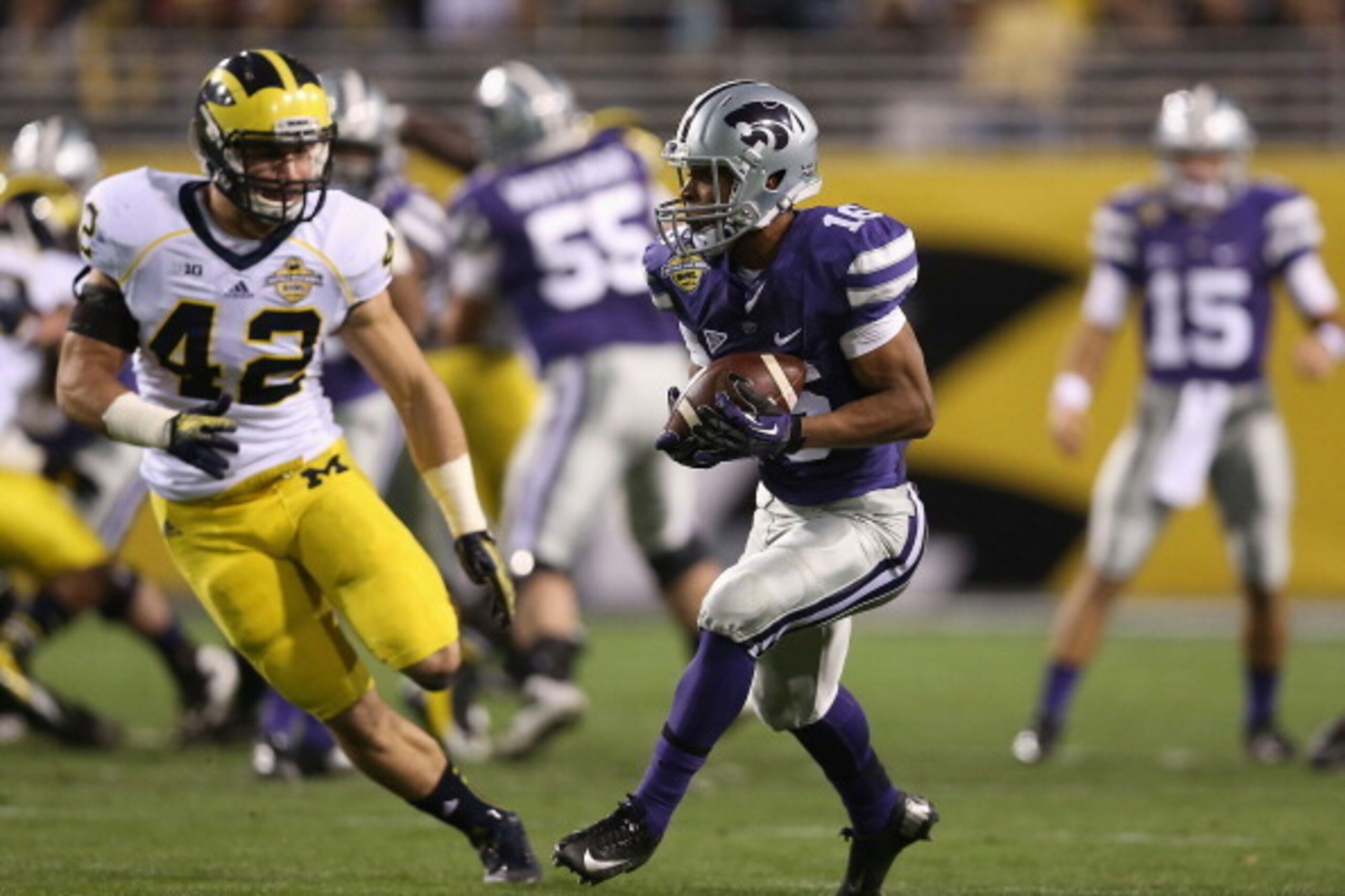 TEMPE, AZ - DECEMBER 28:  Wide receiver Tyler Lockett #16 of the Kansas State Wildcats runs with the football after a reception against the Michigan Wolverines during the Buffalo Wild Wings Bowl at Sun Devil Stadium on December 28, 2013 in Tempe, Arizona.