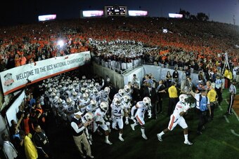 PASADENA, CA - JANUARY 06:  The Auburn Tigers take the field prior to the 2014 Vizio BCS National Championship Game against the Florida State Seminoles at the Rose Bowl on January 6, 2014 in Pasadena, California.  (Photo by Harry How/Getty Images)