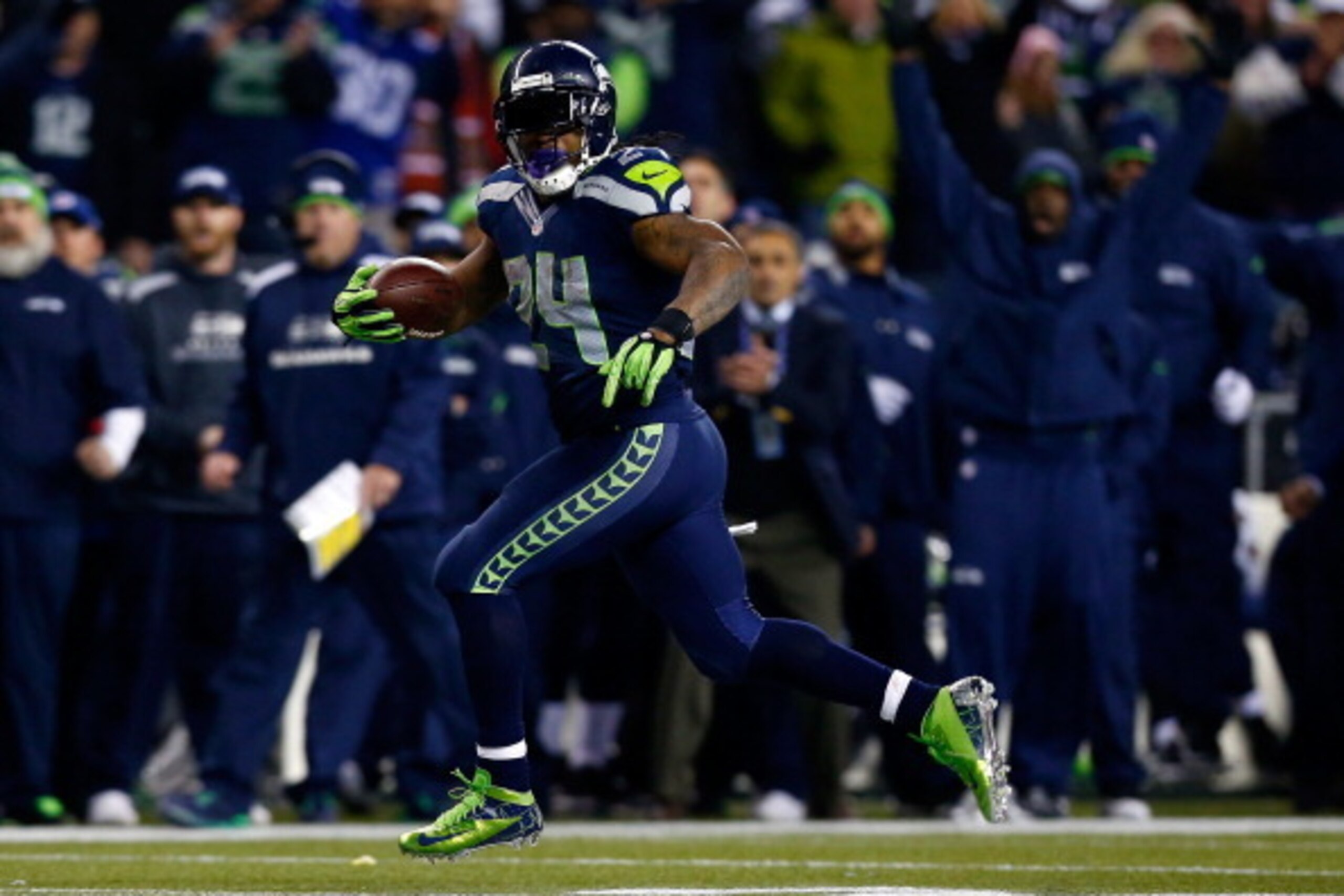 SEATTLE, WA - JANUARY 19:  Running back Marshawn Lynch #24 of the Seattle Seahawks runs for a 40-yard touchdown in the third quarter against the San Francisco 49ers during the 2014 NFC Championship at CenturyLink Field on January 19, 2014 in Seattle, Wash