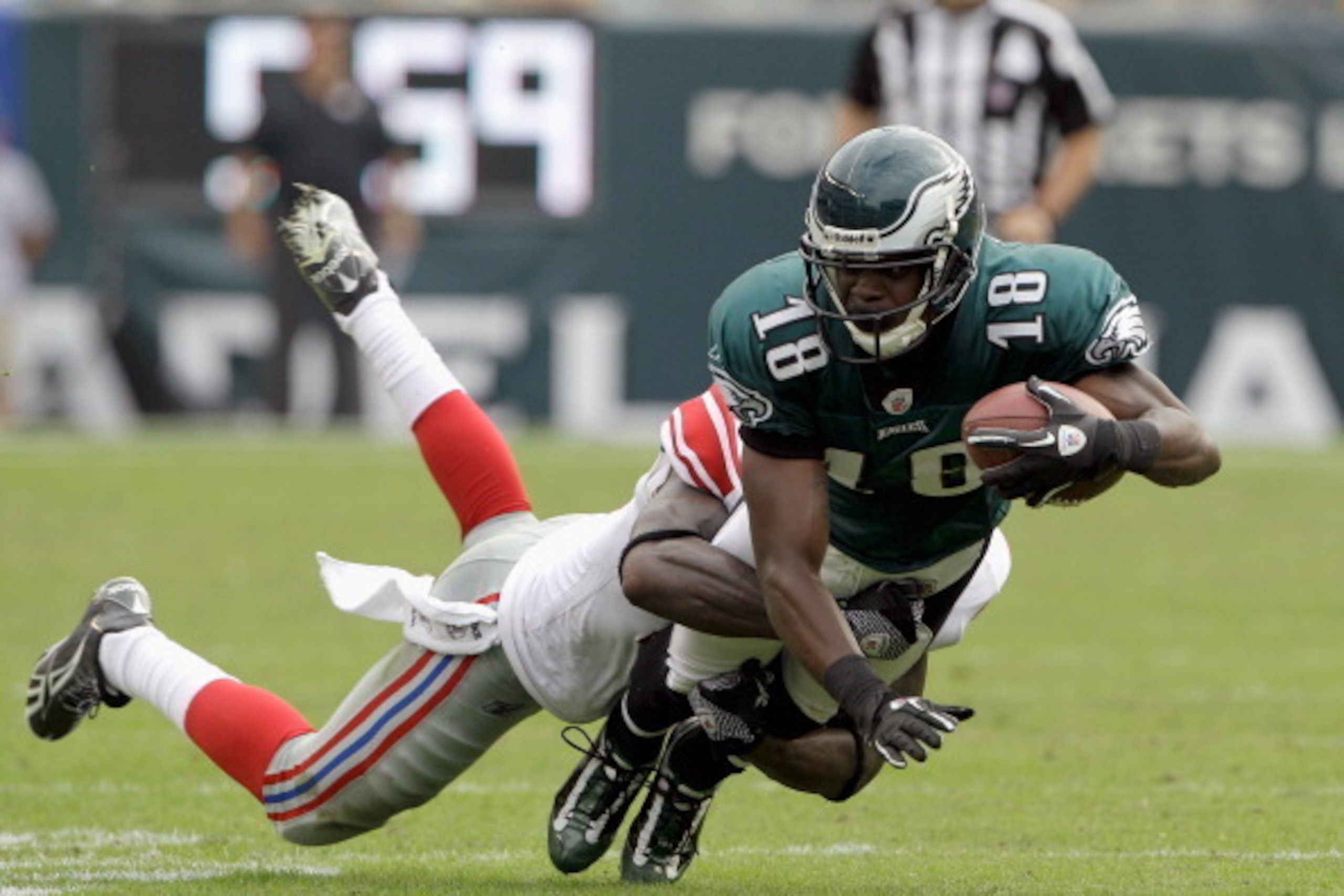 PHILADELPHIA, PA - SEPTEMBER 25:  Jeremy Maclin #18 of the Philadelphia Eagles is tackled by a New York Giants defender during the game at Lincoln Financial Field on September 25, 2011 in Philadelphia, Pennsylvania.  (Photo by Rob Carr/Getty Images)