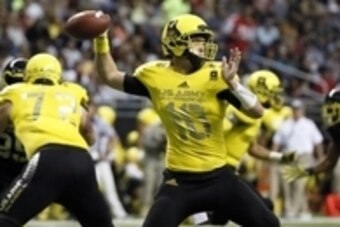 Jan 4, 2014; San Antonio, TX, USA; West quarterback Kyle Allen (10) throws a pass during U.S. Army All-American Bowl high school football game at the Alamodome. Mandatory Credit: Soobum Im-USA TODAY Sports