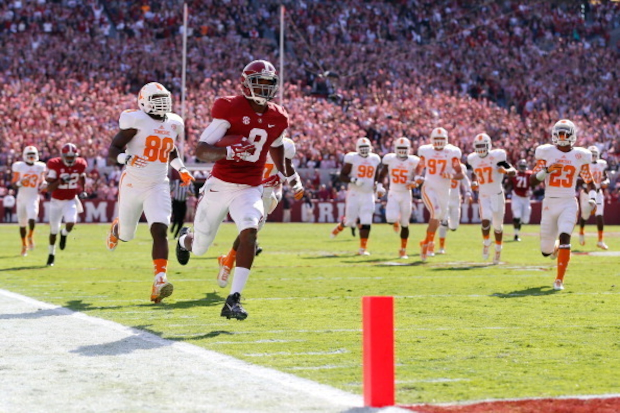 TUSCALOOSA, AL - OCTOBER 26:  Amari Cooper #9 of the Alabama Crimson Tide runs a reception in for a touchdown against the Tennessee Volunteers at Bryant-Denny Stadium on October 26, 2013 in Tuscaloosa, Alabama.  (Photo by Kevin C. Cox/Getty Images)