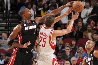 HOUSTON, TX - NOVEMBER 12:  Chandler Parsons #25 of the Houston Rockets drives to the basket against Chris Bosh #1 of the Miami Heat on November 12, 2012 at the Toyota Center in Houston, Texas. NOTE TO USER: User expressly acknowledges and agrees that, by