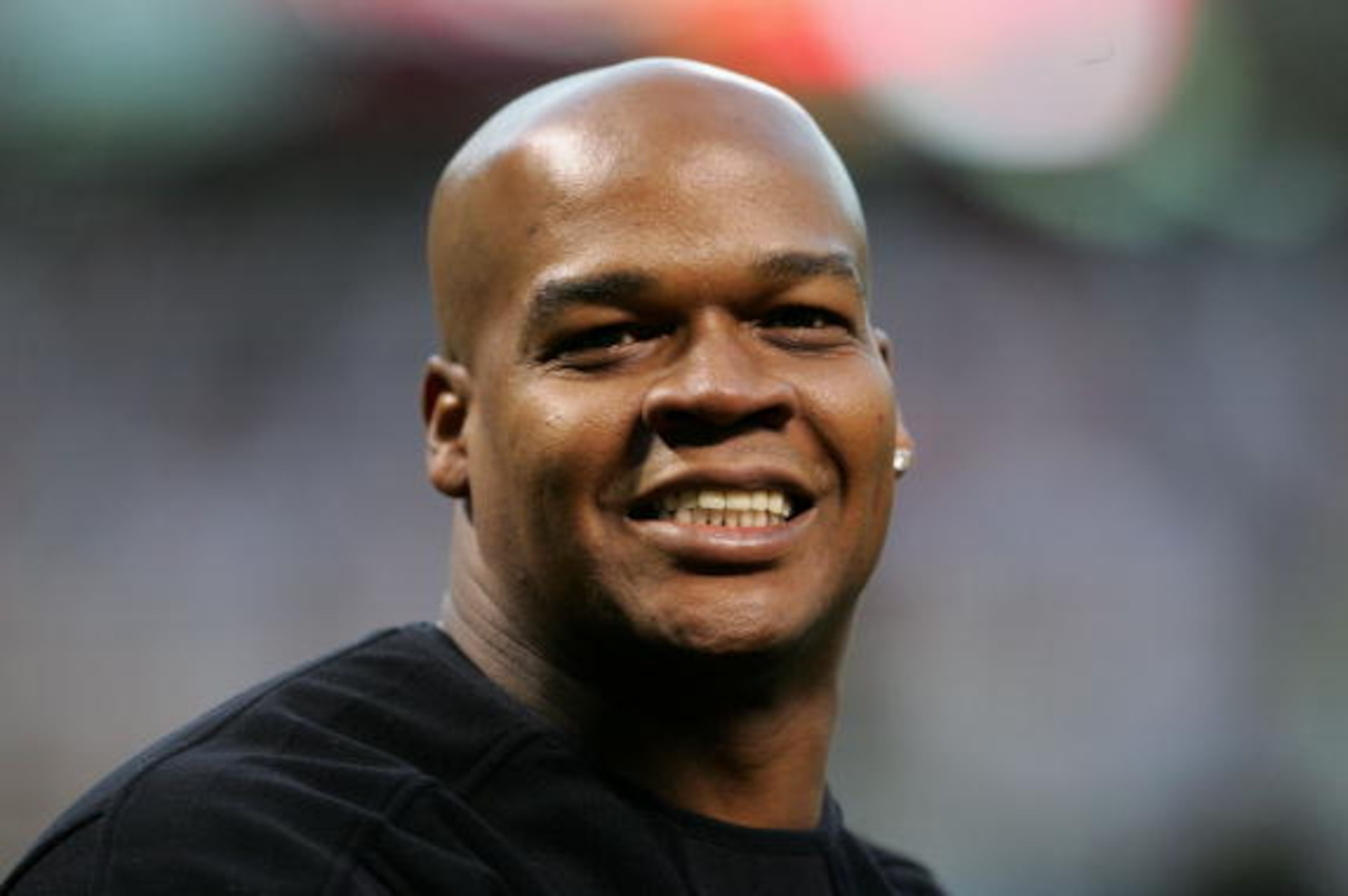 HOUSTON - OCTOBER 25:  Frank Thomas #35 of the Chicago White Sox watches batting practice on the field before the start of Game Three of the 2005 Major League Baseball World Series against the Houston Astros at Minute Maid Park on October 25, 2005 in Hous