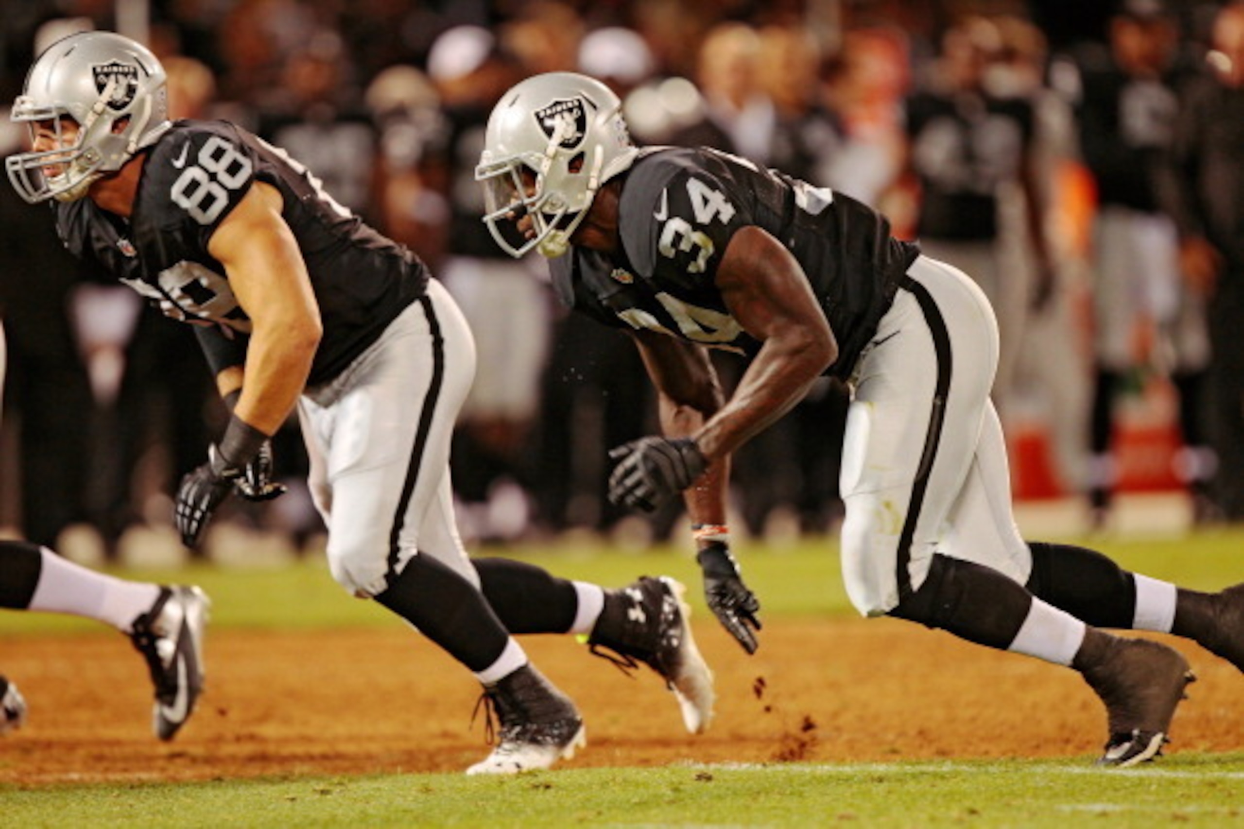 OAKLAND, CA - AUGUST 9:  Tight end Nick Kasa #88 and running back Latavius Murray #34 of the Oakland Raiders play run off the line against the Dallas Cowboys in the fourth quarter of a preseason game on August 9, 2013 at O.co Coliseum in Oakland, Californ