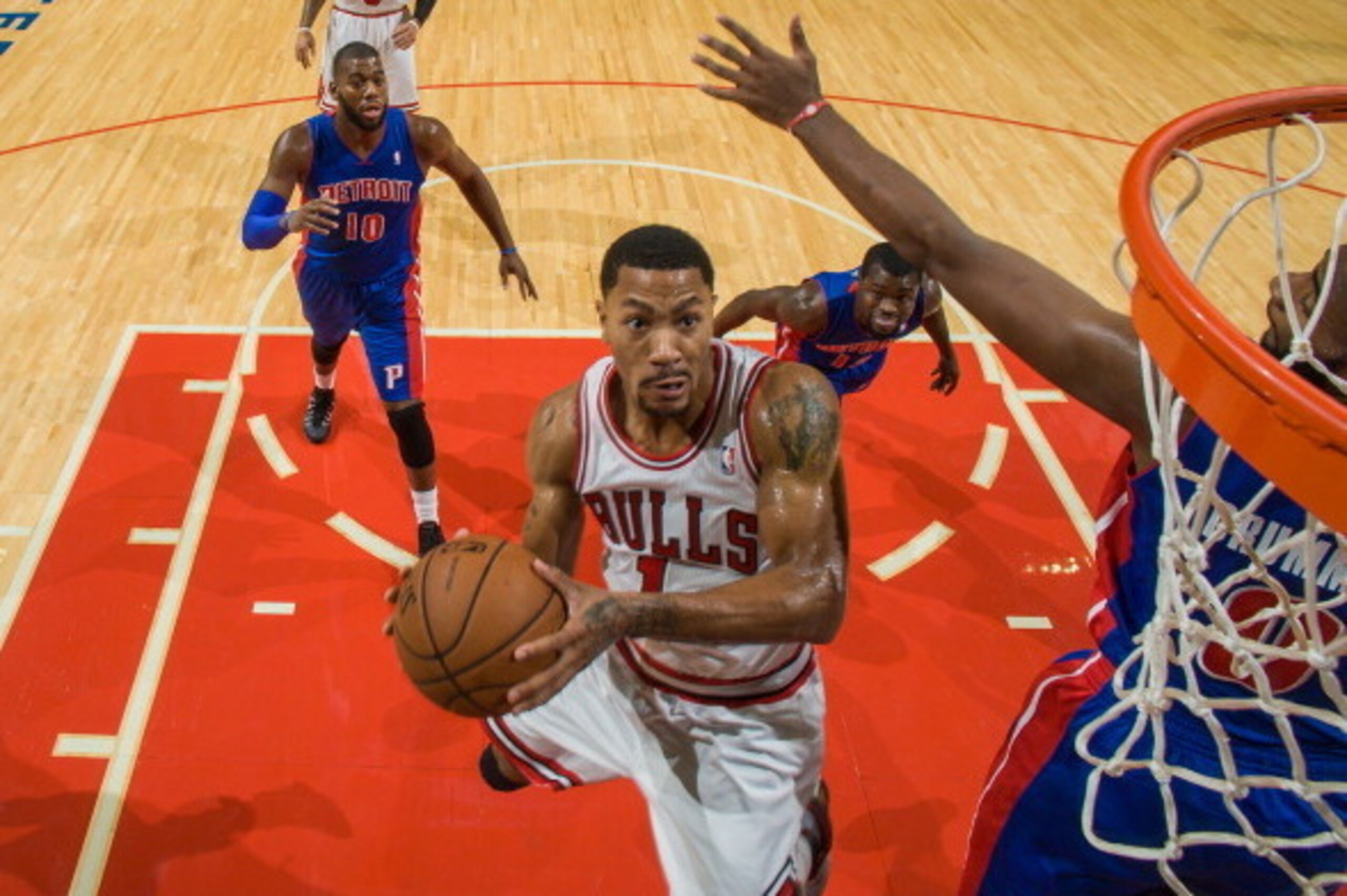 CHICAGO, IL - OCTOBER 16: Derrick Rose #1 of the Chicago Bulls shoots the ball against Andre Drummond #0 of the Detroit Pistons as Greg Monroe #10 and Will Bynum #12 of the Pistons run up from behind on October 16, 2013 at the United Center in Chicago, Il