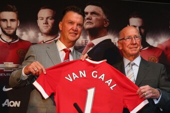 MANCHESTER, ENGLAND - JULY 17:  Louis van Gaal appears at a press conference with Sir Bobby Charlton as he is unveiled as the new Manchester United manager at Old Trafford on July 17, 2014 in Manchester, England.  (Photo by Clive Mason/Getty Images)
