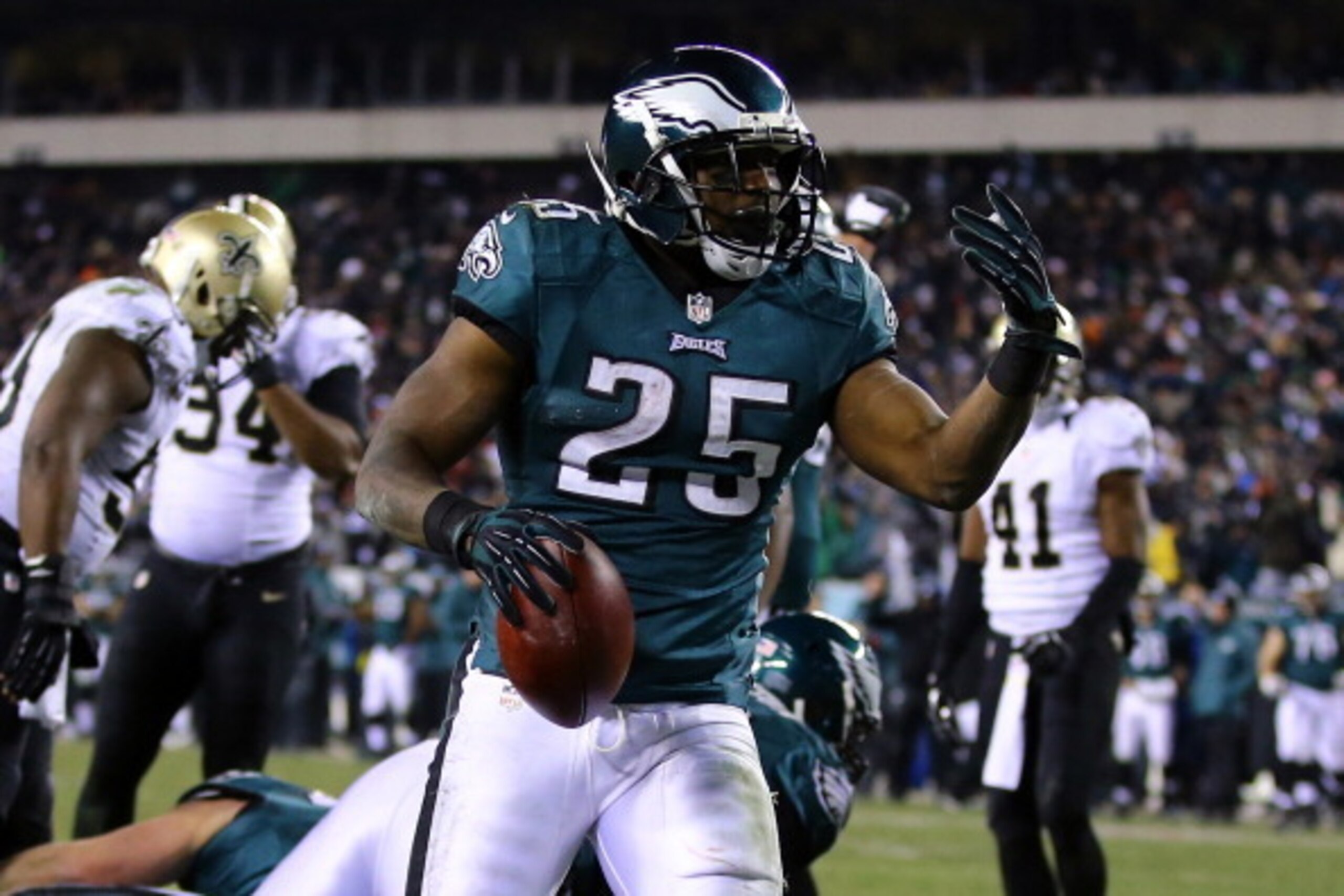 PHILADELPHIA, PA - JANUARY 04:  LeSean McCoy #25 of the Philadelphia Eagles celebrates after scoring a 1 yard touchdown in the third quarter against the New Orleans Saints during their NFC Wild Card Playoff game at Lincoln Financial Field on January 4, 20