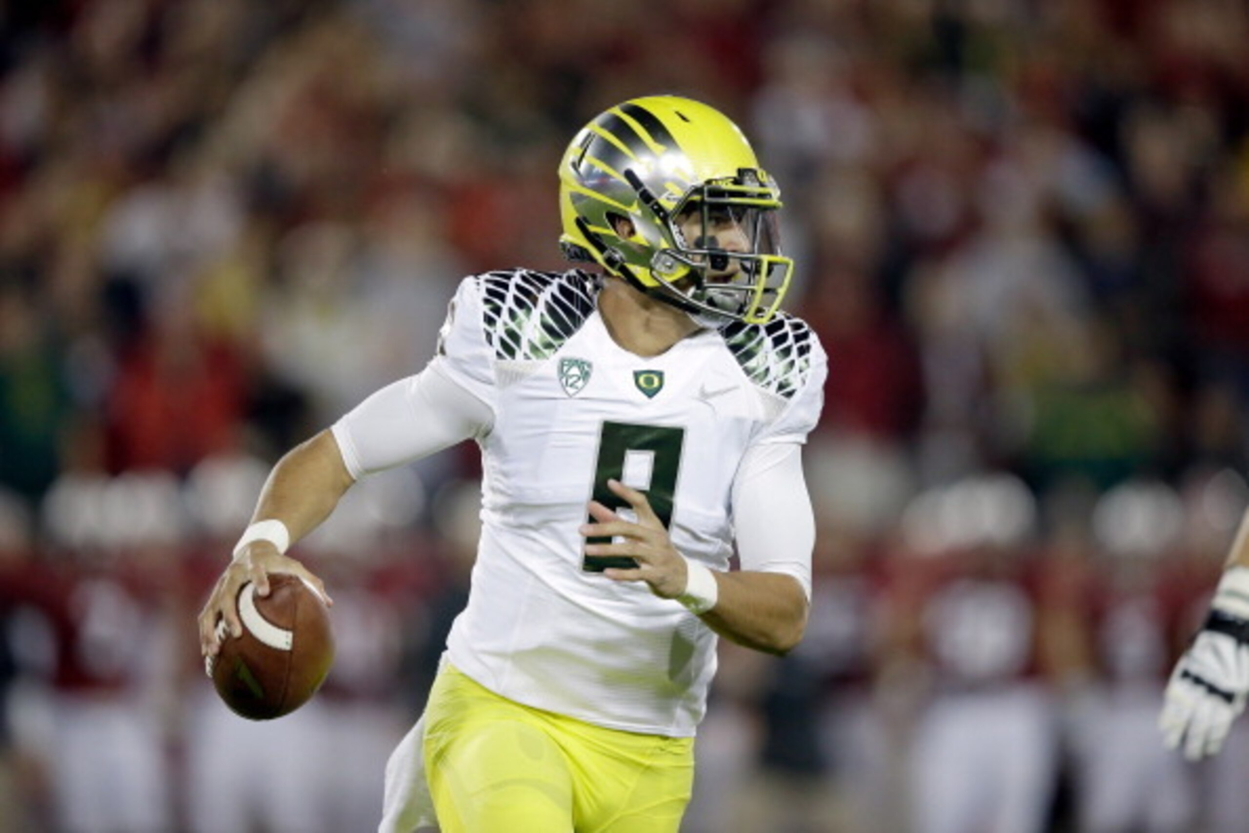 PALO ALTO, CA - NOVEMBER 07:  Marcus Mariota #8 of the Oregon Ducks in action against the Stanford Cardinal at Stanford Stadium on November 7, 2013 in Palo Alto, California.  (Photo by Ezra Shaw/Getty Images)