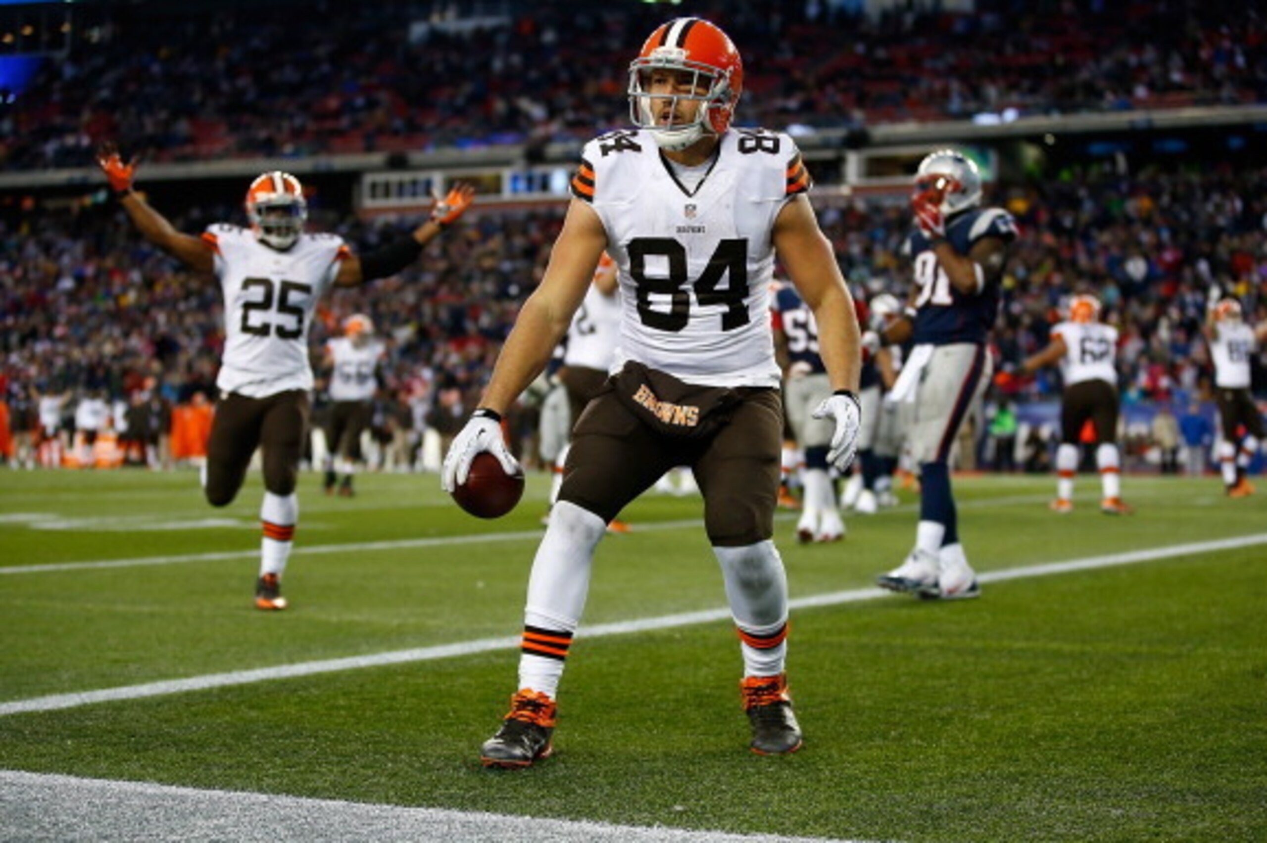 FOXBORO, MA - DECEMBER 08: Jordan Cameron #84 of the Cleveland Browns celebrates following a touchdown in the second half against the New England Patriots during the game at Gillette Stadium on December 8, 2013 in Foxboro, Massachusetts. (Photo by Jared FOXBORO, MA - DECEMBER 08: Jordan Cameron #84 of the Cleveland Browns celebrates following a touchdown in the second half against the New England Patriots during the game at Gillette Stadium on December 8, 2013 in Foxboro, Massachusetts. (Photo by Jared