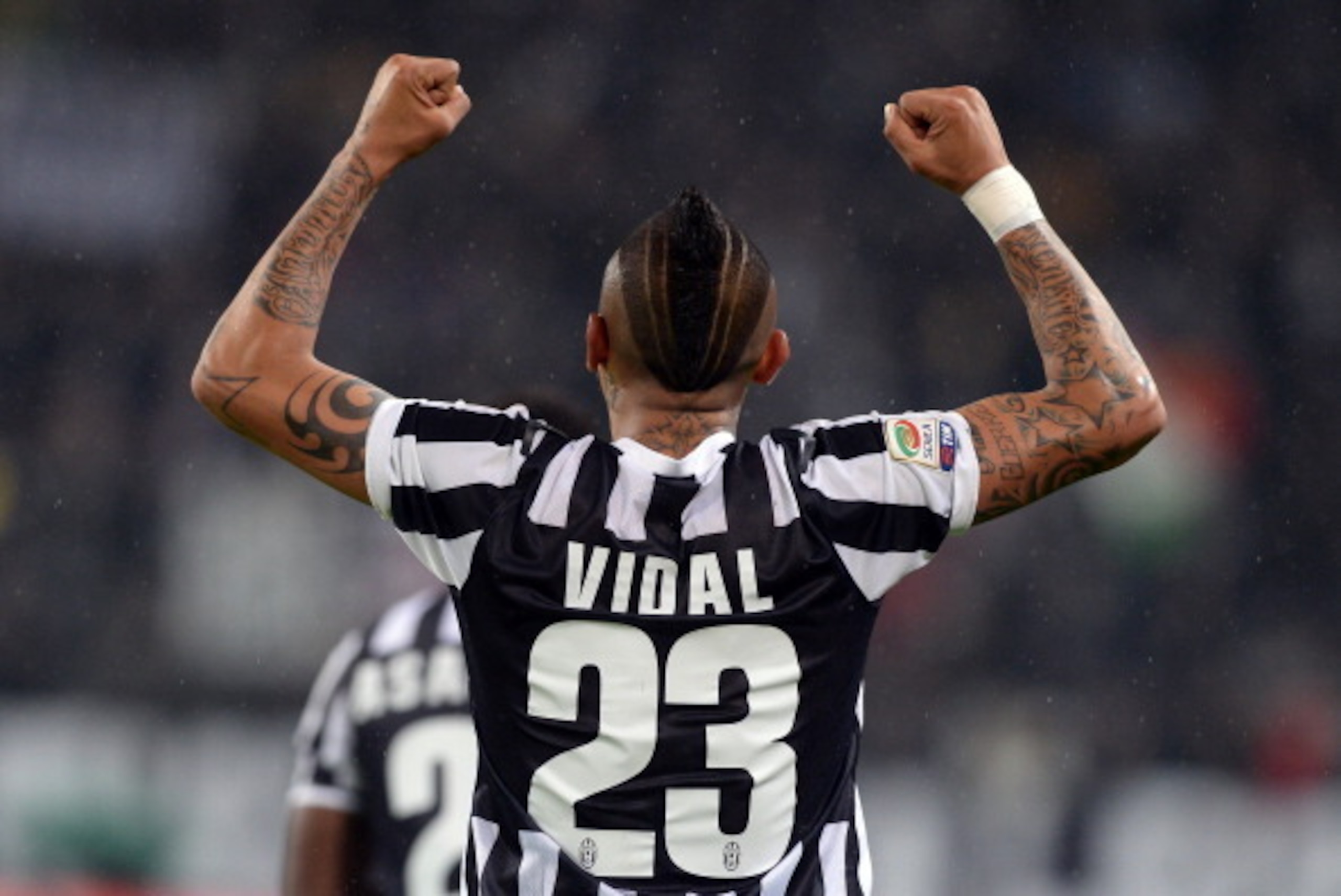 TURIN, ITALY - JANUARY 18:  Arturo Vidal of Juventus celebrates scoring the first goal during the Serie A match between Juventus and UC Sampdoria at Juventus Arena on January 18, 2014 in Turin, Italy.  (Photo by Claudio Villa/Getty Images)