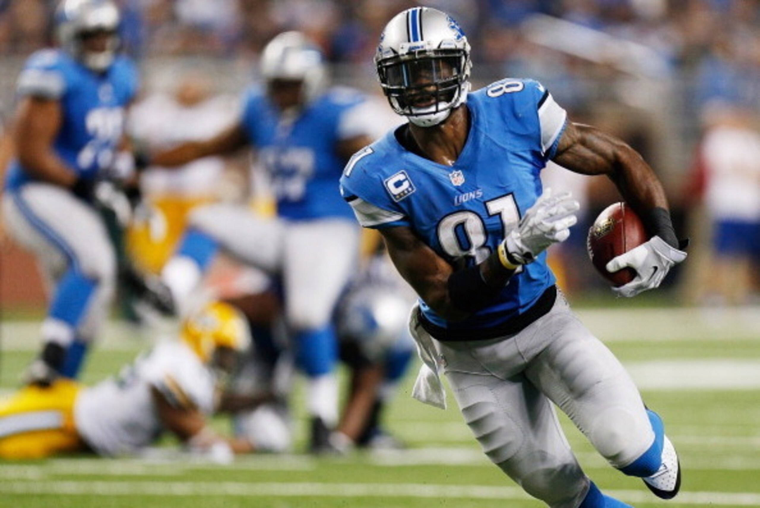 DETROIT, MI - NOVEMBER 28: Calvin Johnson #81 of the Detroit Lions runs for a third quarter touchdown while playing the Green Bay Packers at Ford Field on November 28, 2013 in Detroit, Michigan. (Photo by Gregory Shamus/Getty Images)