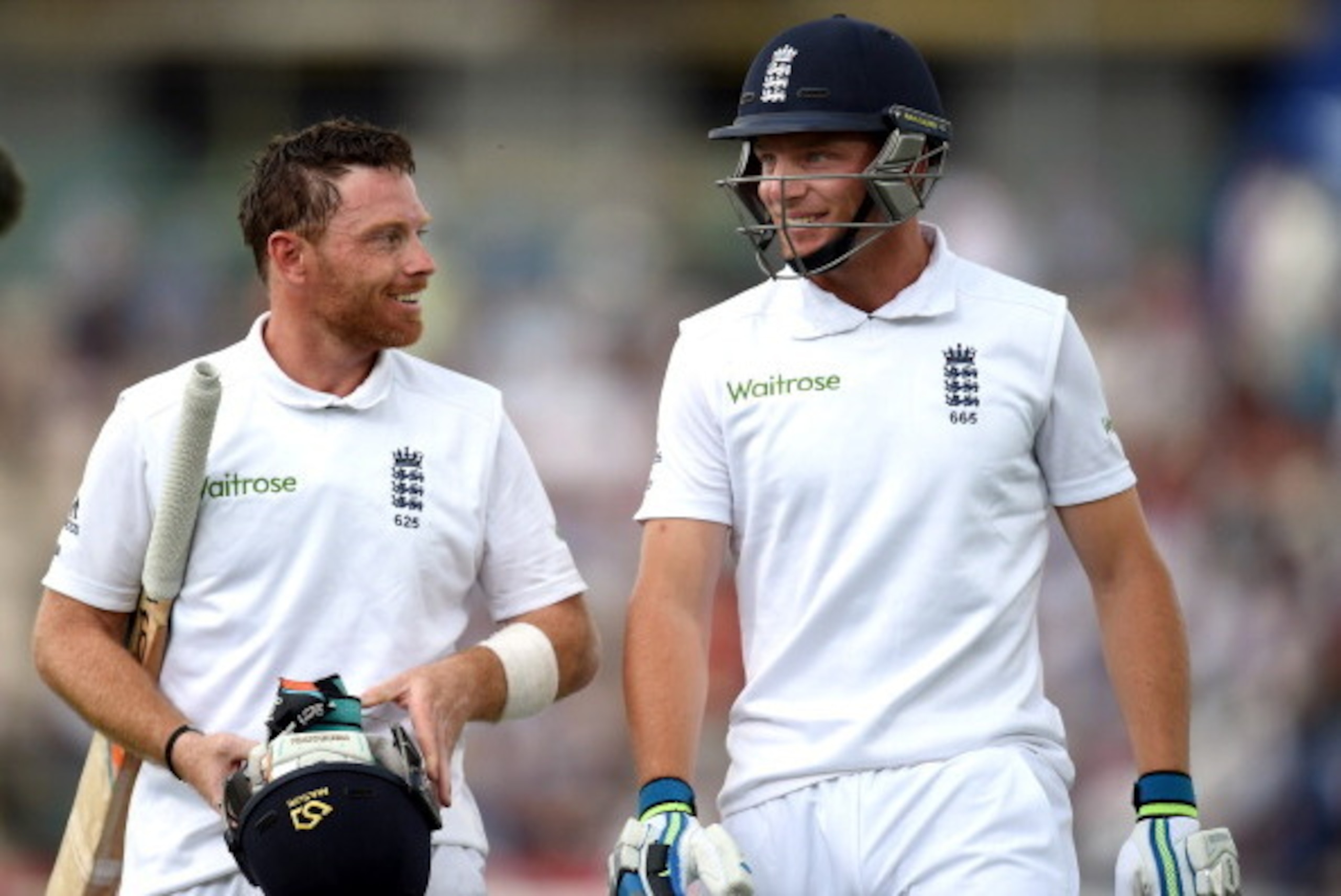 SOUTHAMPTON, ENGLAND - JULY 28:  England batsmen Ian Bell (l) and Jos Buttler leave the field at tea during day two of the 3rd Investec Test at Ageas Bowl on July 28, 2014 in Southampton, England.  (Photo by Stu Forster/Getty Images)
