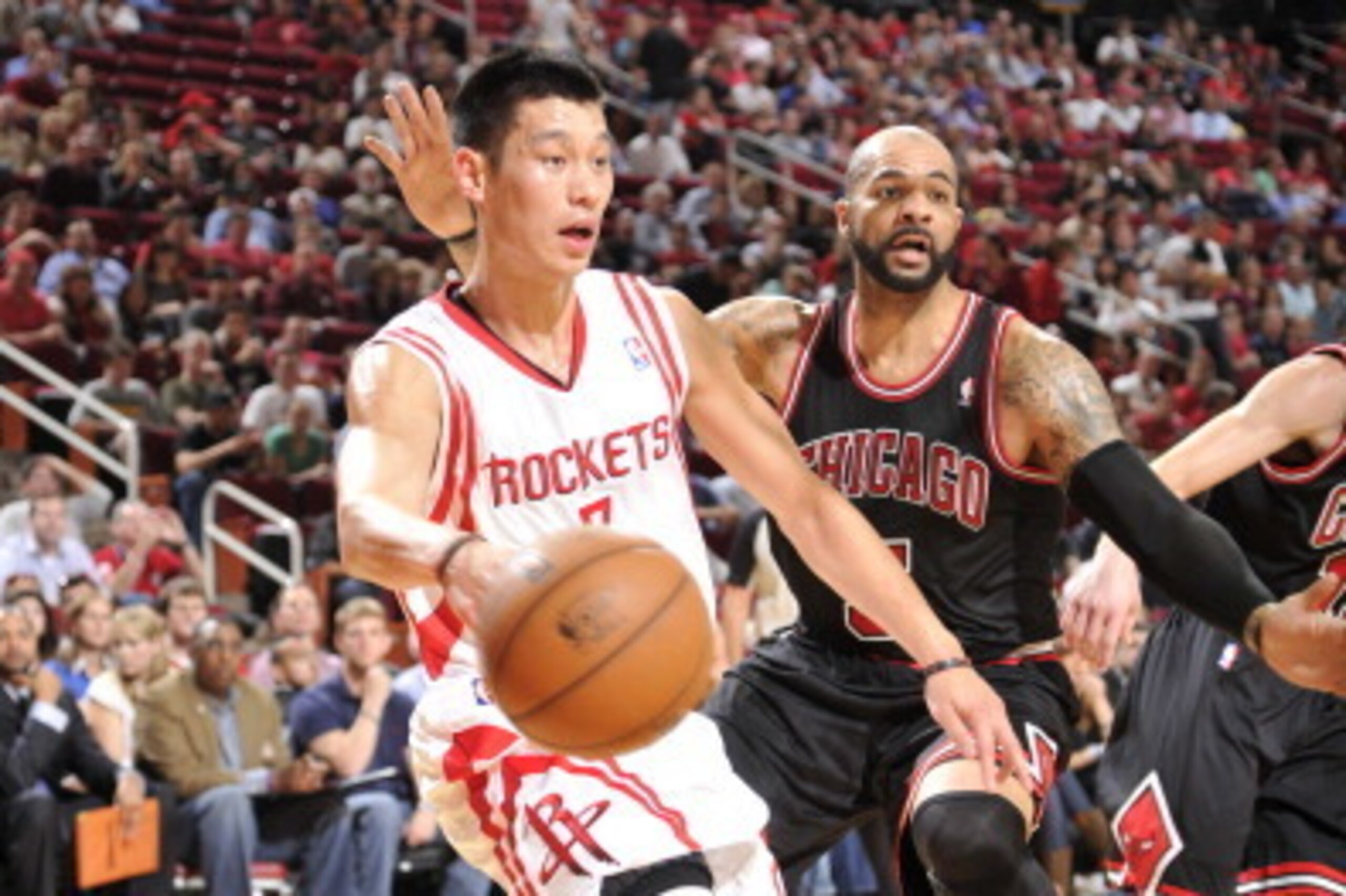HOUSTON, TX - NOVEMBER 21:  Jeremy Lin #7 of the Houston Rockets drives to the basket against Carlos Boozer #5 of the Chicago Bulls on November 21, 2012 at the Toyota Center in Houston, Texas. NOTE TO USER: User expressly acknowledges and agrees that, by 