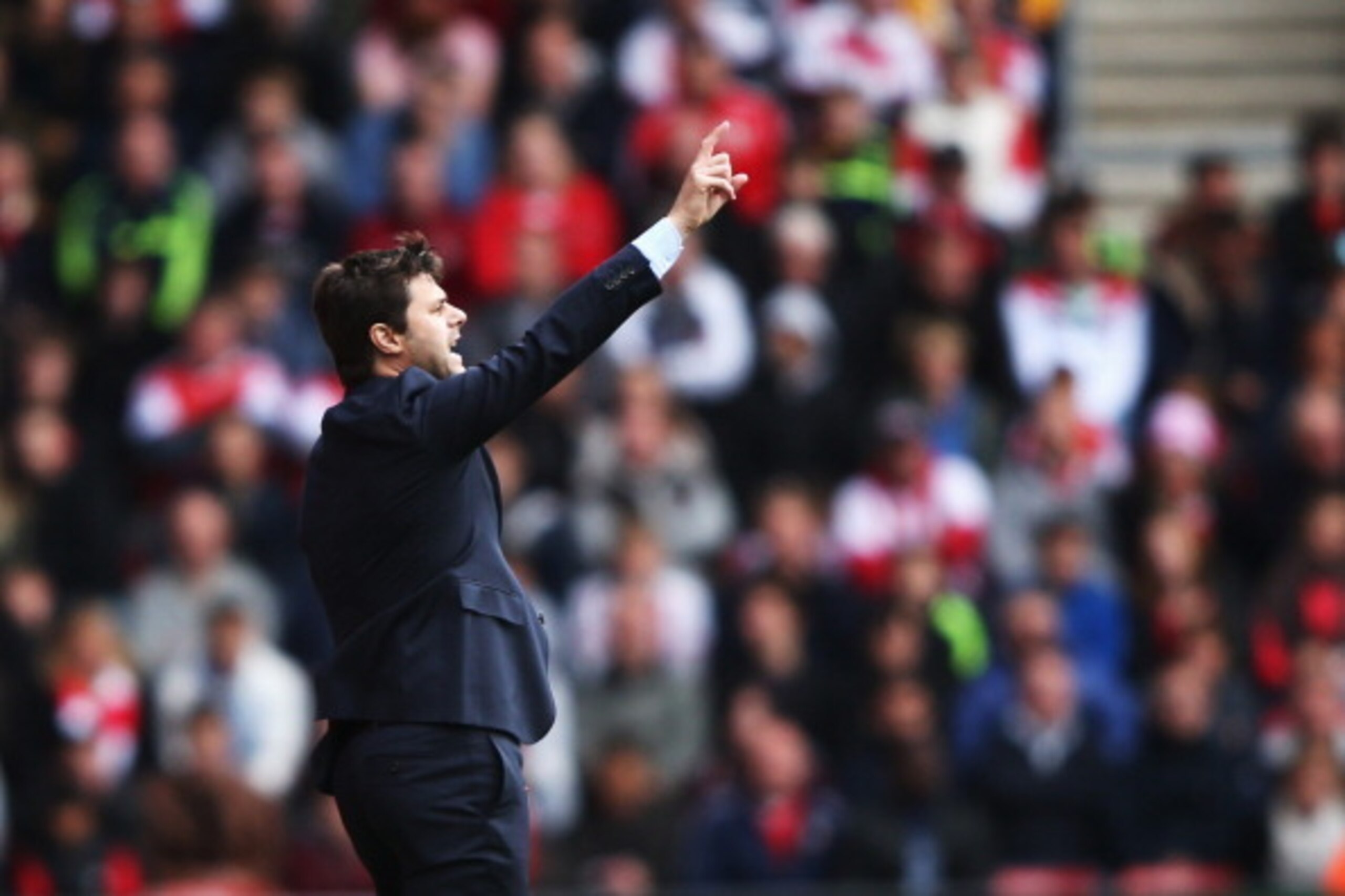 SOUTHAMPTON, ENGLAND - MAY 11:  Southampton manager Mauricio Pochettino shouts instructions from the touchline during the Barclays Premier League match between Southampton and Manchester United at St Mary's Stadium on May 11, 2014 in Southampton, England.