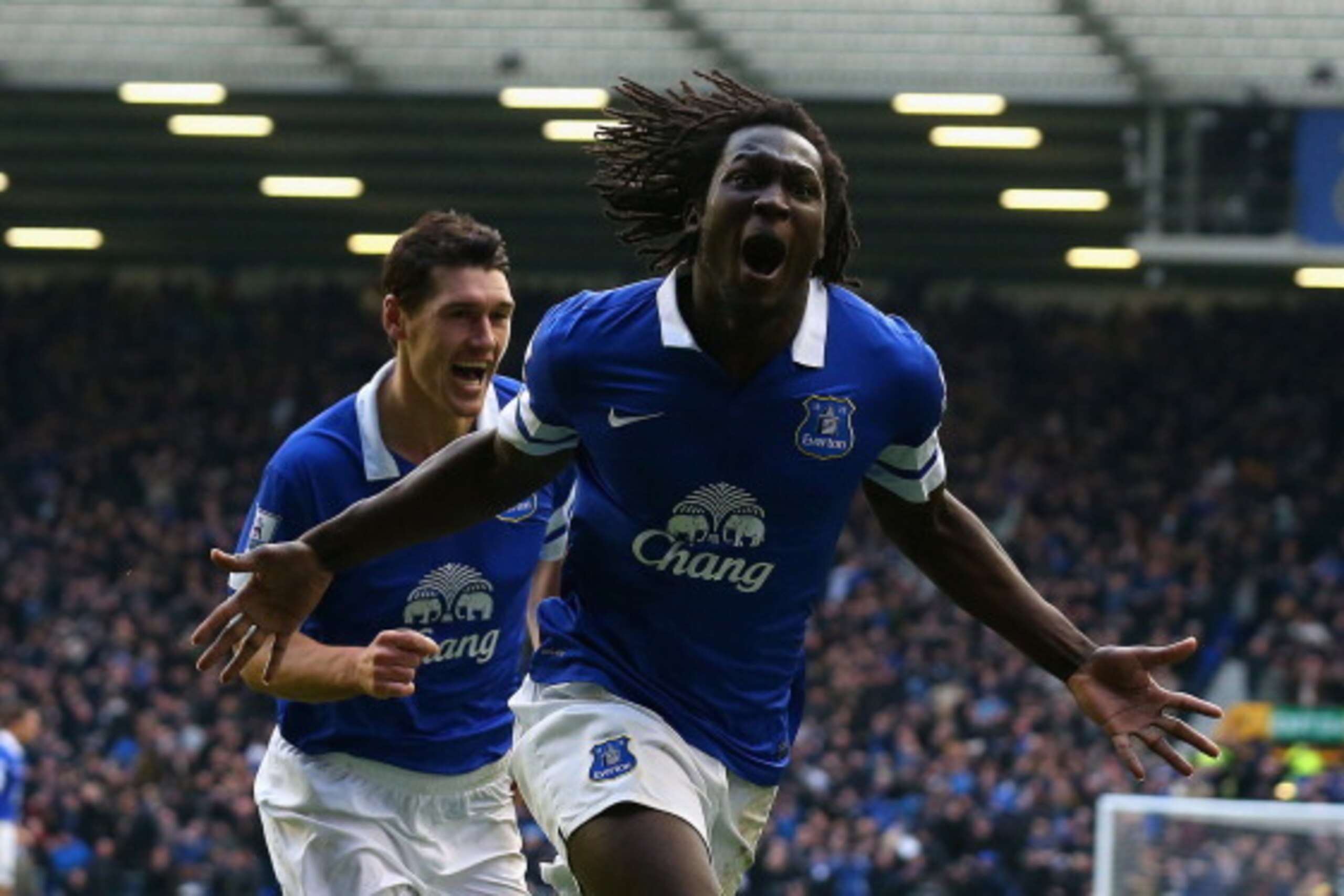 LIVERPOOL, ENGLAND - NOVEMBER 23:  Romelu Lukaku of Everton celebrates scoring his team's second goal during the Barclays Premier League match between Everton and Liverpool at Goodison Park on November 23, 2013 in Liverpool, England.  (Photo by Alex Lives