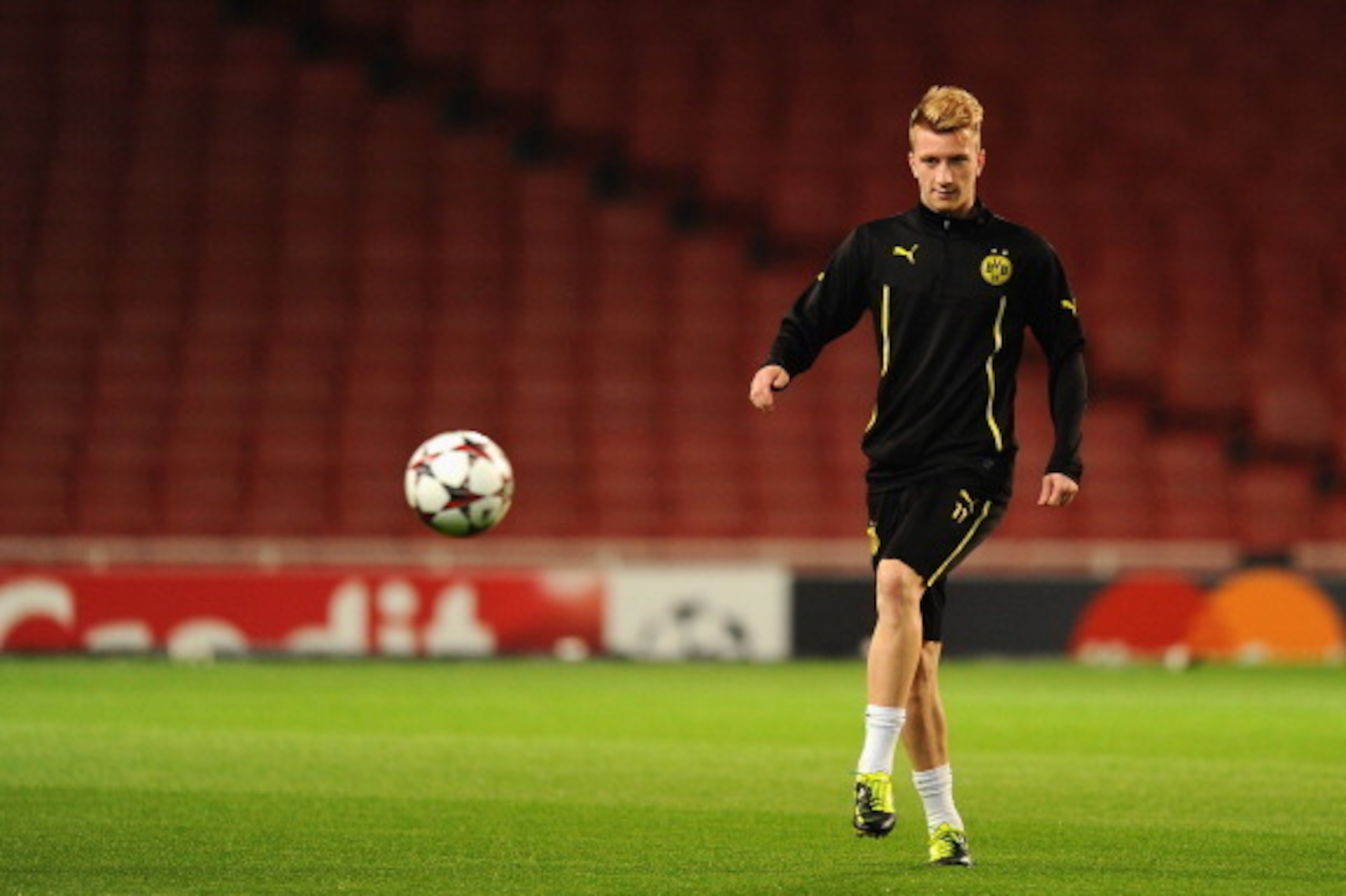 LONDON, ENGLAND - OCTOBER 21:  Marco Reus in action during a Borussia Dortmund training session ahead of the UEFA Champions League Group F match against Arsenal at Emirates Stadium on October 21, 2013 in London, England.  (Photo by Mike Hewitt/Getty Image