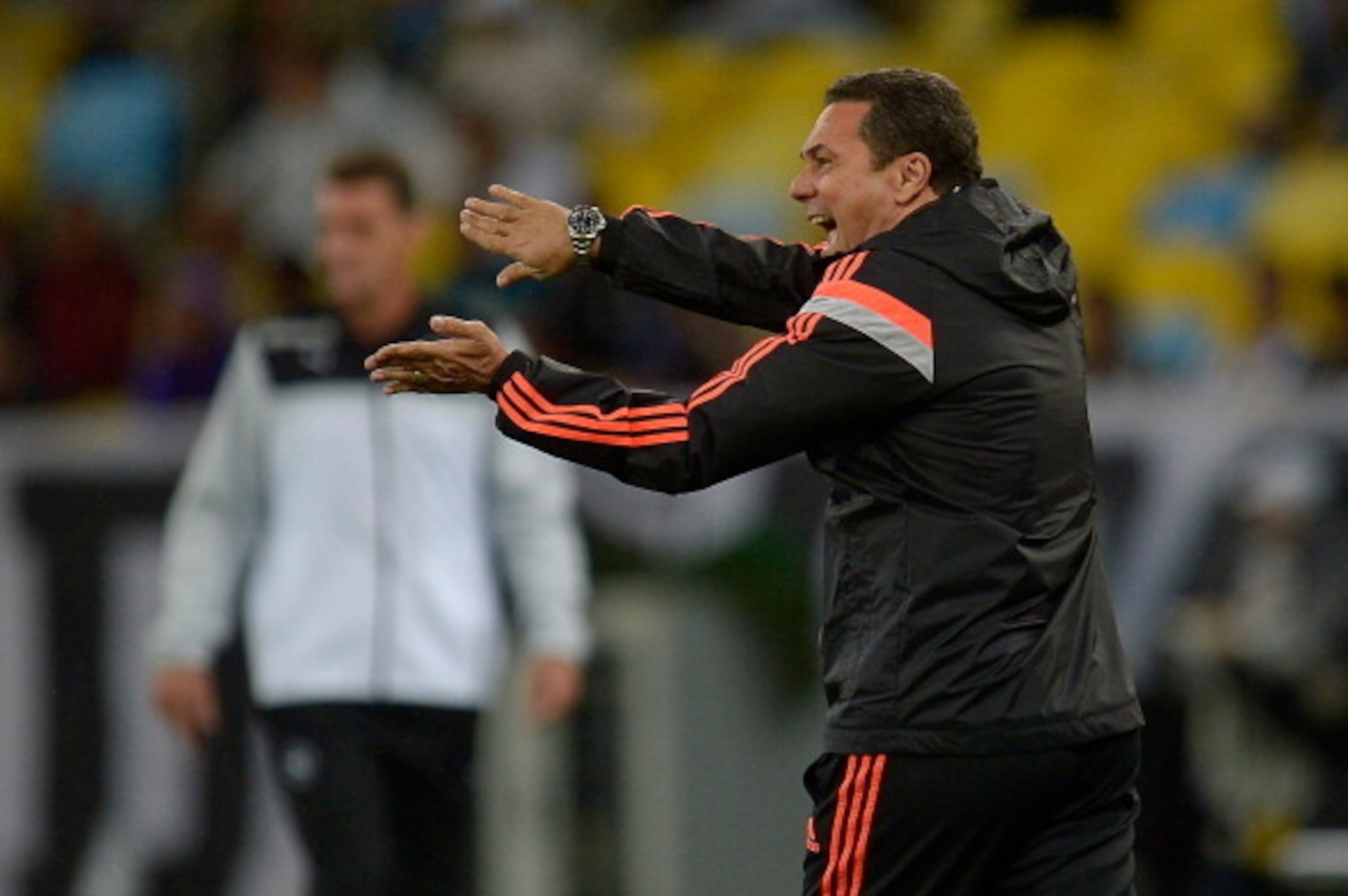 RIO DE JANEIRO, BRAZIL - JULY 27: Vanderlei Luxemburgo, Head Coach of Flamengo in action during a match between Flamengo and Botafogo as part of Brasileirao Series A 2014 at Maracana stadium on July 27, 2014 in Rio de Janeiro, Brazil. (Photo by Alexandre RIO DE JANEIRO, BRAZIL - JULY 27: Vanderlei Luxemburgo, Head Coach of Flamengo in action during a match between Flamengo and Botafogo as part of Brasileirao Series A 2014 at Maracana stadium on July 27, 2014 in Rio de Janeiro, Brazil. (Photo by Alexandre