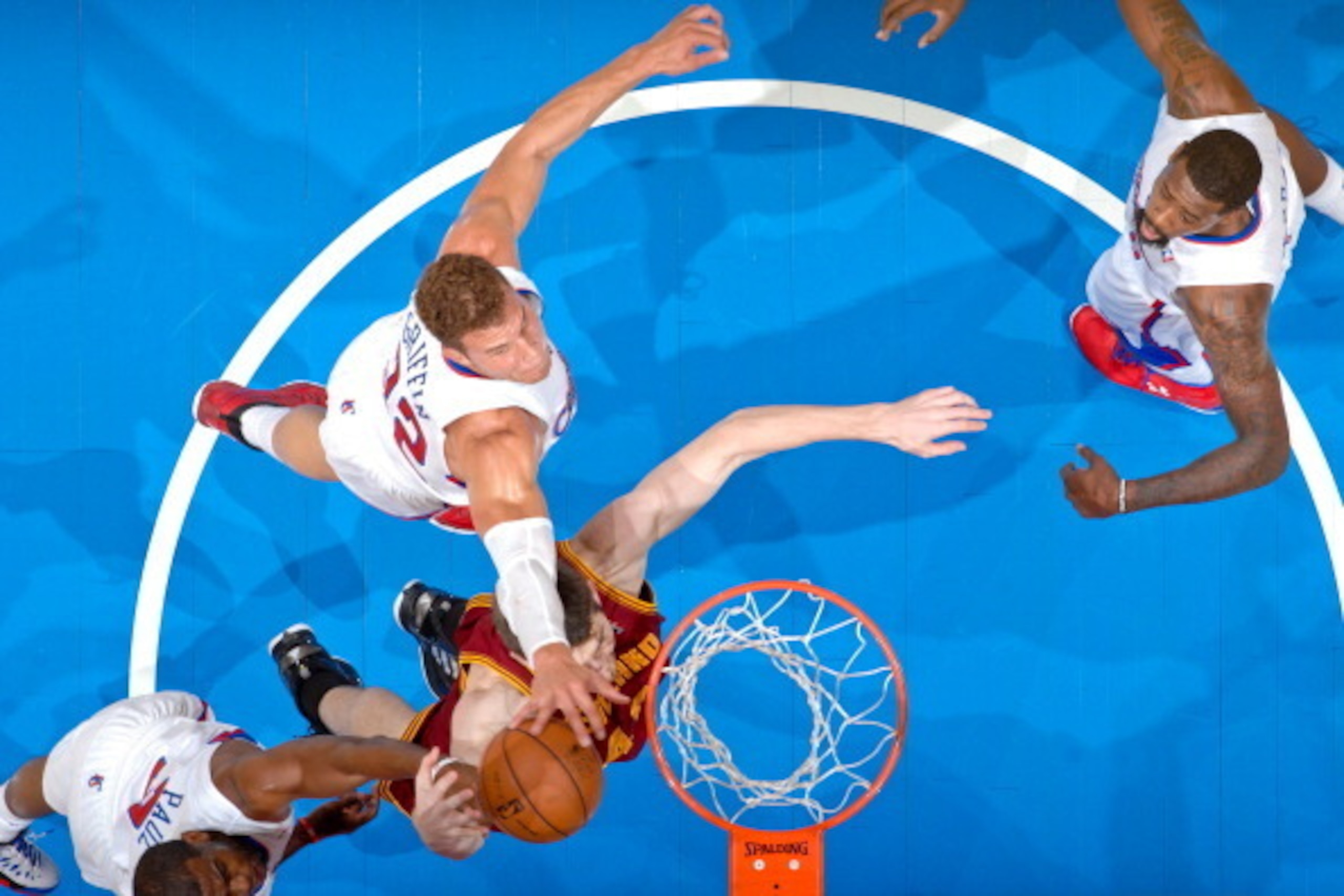 LOS ANGELES, CA - NOVEMBER 5: Blake Griffin #32 of the Los Angeles Clippers blocks a shot attempt by Tyler Zeller #40 of the Cleveland Cavaliers at Staples Center on November 5, 2012 in Los Angeles, California. NOTE TO USER: User expressly acknowledges an
