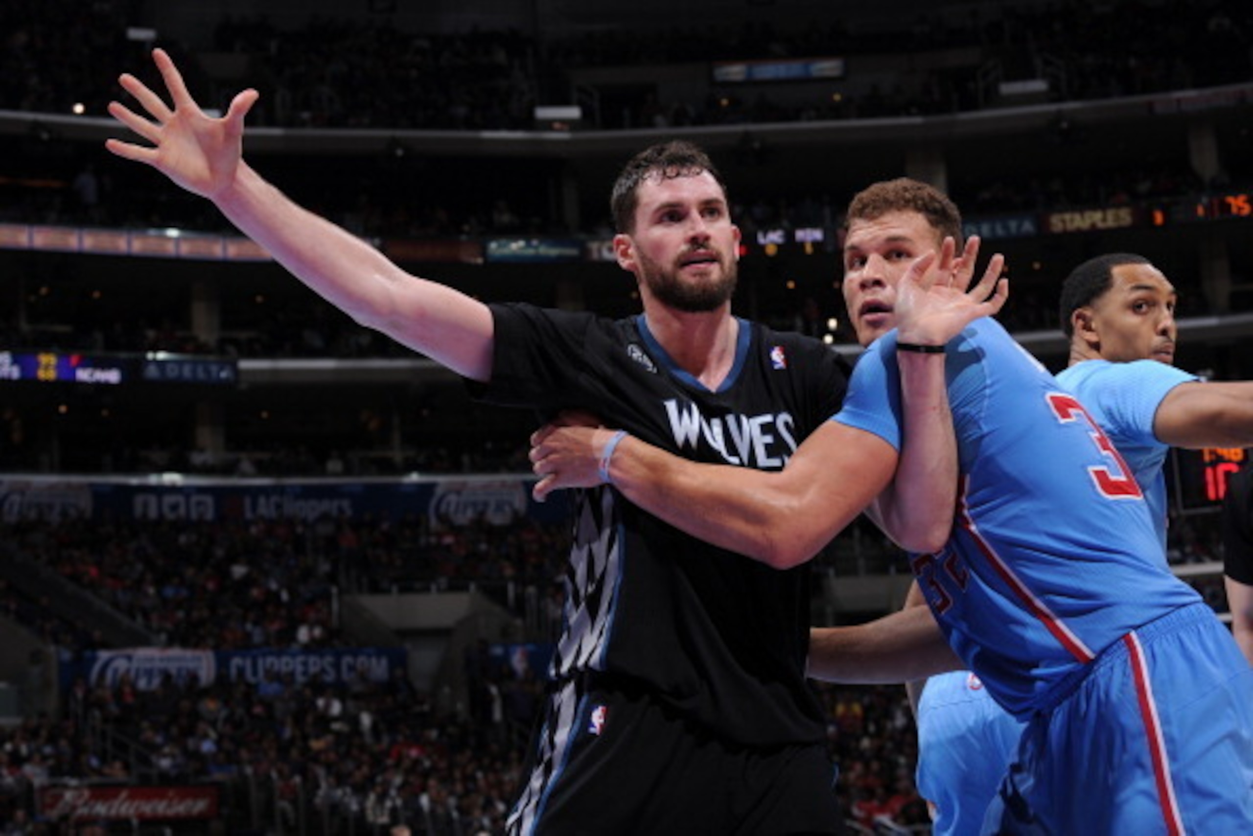 LOS ANGELES, CA - DECEMBER 22: Blake Griffin #32 of the Los Angeles Clippers guards Kevin Love #42 of the Minnesota Timberwolves at STAPLES Center on December 22, 2013 in Los Angeles, California. NOTE TO USER: User expressly acknowledges and agrees that, 