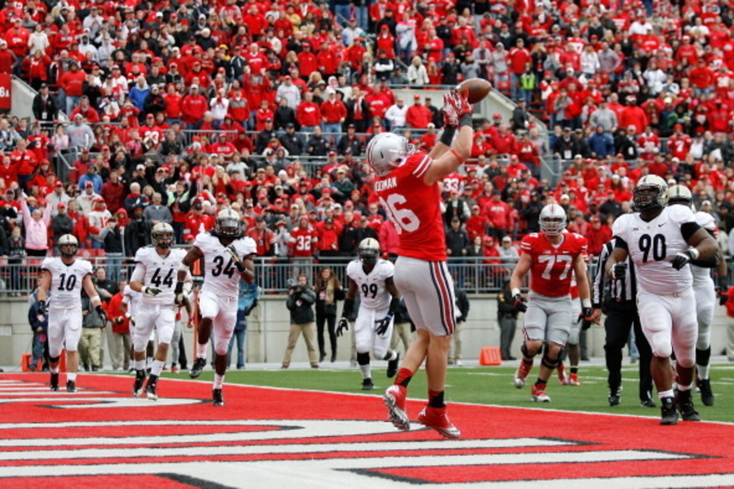 COLUMBUS, OH - OCTOBER 20:  Jeff Heuerman #86 of the Ohio State Buckeyes catches a two point conversion against the Purdue Boilermakers and send the game into overtime on October 20, 2012 at Ohio Stadium in Columbus, Ohio. (Photo by Kirk Irwin/Getty Image