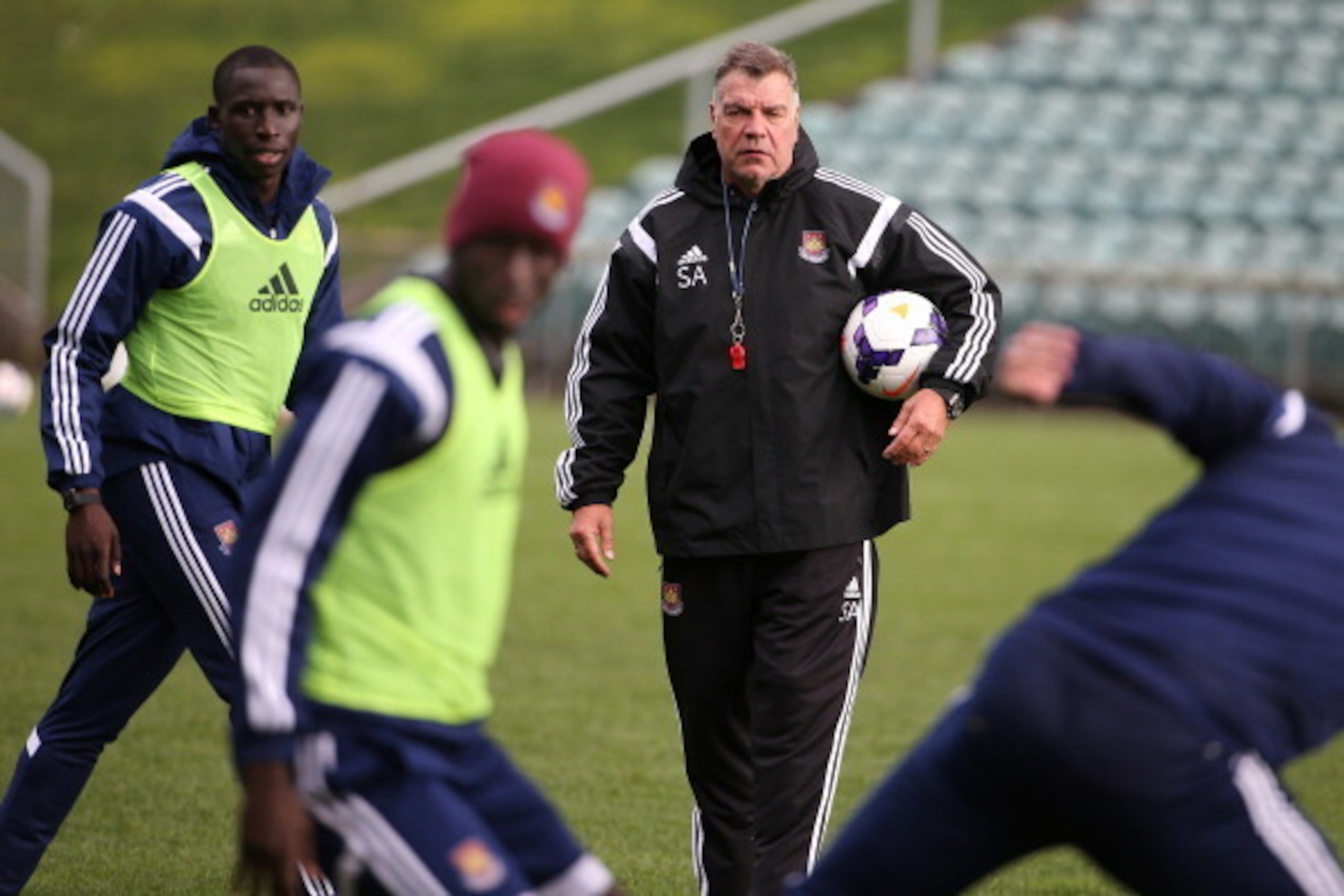 AUCKLAND, NEW ZEALAND - JULY 21:  West Ham Manager Sam Allardyce instructs the team during a West Ham United training session at North Harbour Stadium on July 21, 2014 in Auckland, New Zealand.  (Photo by Fiona Goodall/Getty Images)