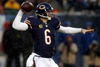 CHICAGO, IL - DECEMBER 29:  Quarterback Jay Cutler #6 of the Chicago Bears passes against the Green Bay Packers during a game at Soldier Field on December 29, 2013 in Chicago, Illinois.  (Photo by Jonathan Daniel/Getty Images)