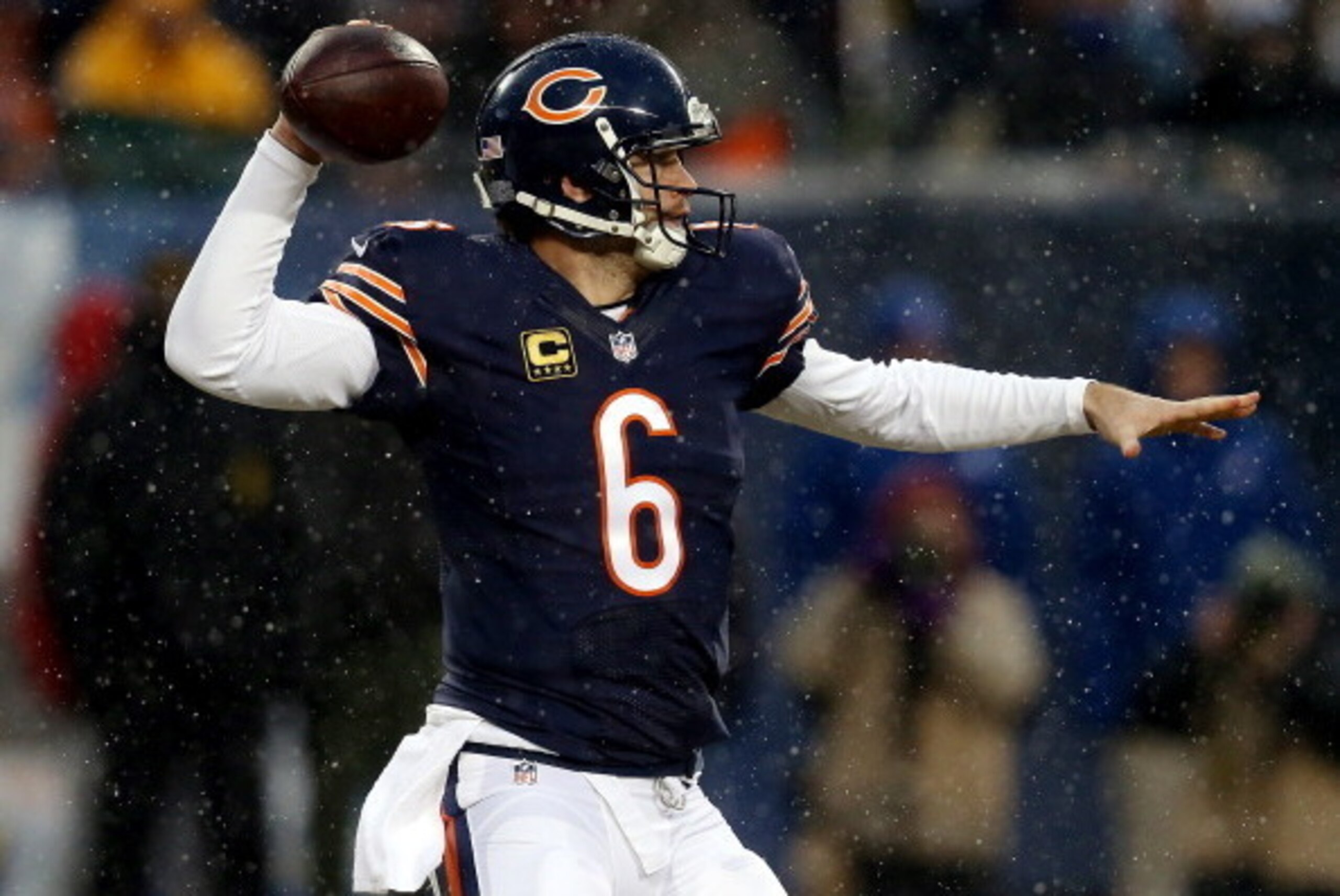 CHICAGO, IL - DECEMBER 29: Quarterback Jay Cutler #6 of the Chicago Bears passes against the Green Bay Packers during a game at Soldier Field on December 29, 2013 in Chicago, Illinois. (Photo by Jonathan Daniel/Getty Images) CHICAGO, IL - DECEMBER 29: Quarterback Jay Cutler #6 of the Chicago Bears passes against the Green Bay Packers during a game at Soldier Field on December 29, 2013 in Chicago, Illinois. (Photo by Jonathan Daniel/Getty Images)