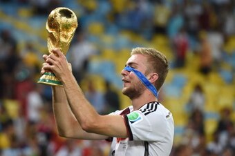 RIO DE JANEIRO, BRAZIL - JULY 13: Christoph Kramer of Germany celebrates with the World Cup trophy  after defeating Argentina 1-0 in extra time during the 2014 FIFA World Cup Brazil Final match between Germany and Argentina at Maracana on July 13, 2014 in