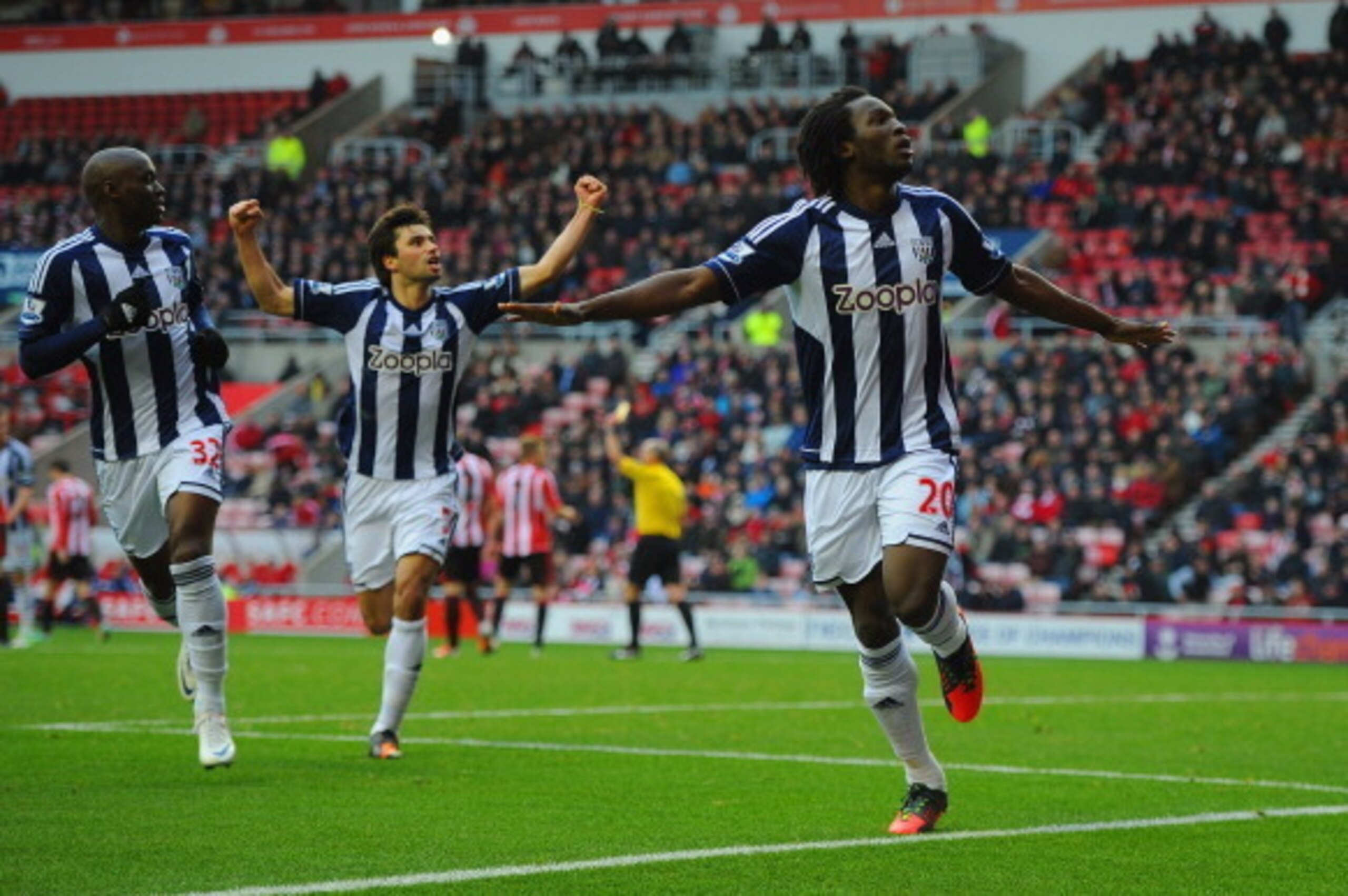 SUNDERLAND, ENGLAND - NOVEMBER 24:  Romelu Lukaku of West Brom celebrates scoring to make it 3-1 during the Barclays Premier League match between Sunderland and West Bromwich Albion at the Stadium of Light on November 24, 2012 in Sunderland, England.  (Ph