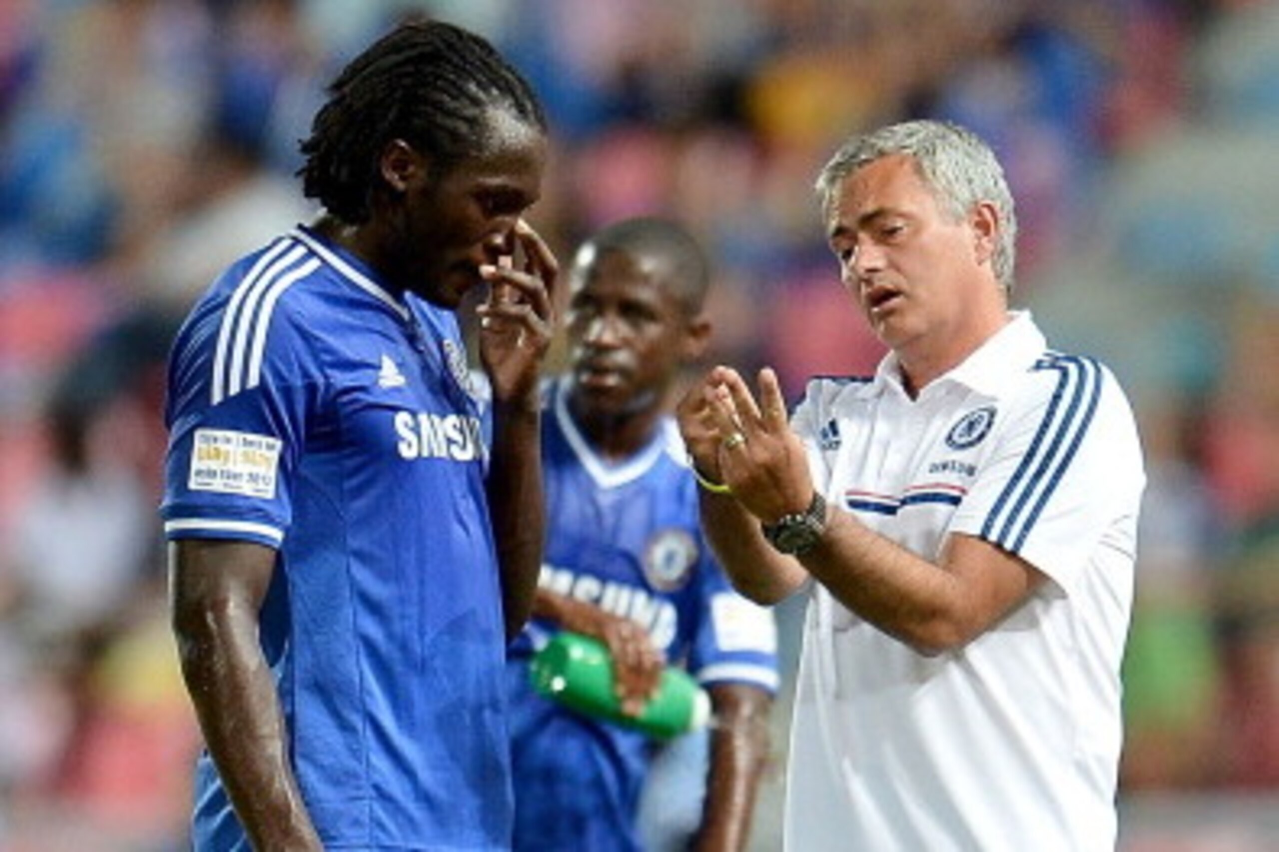 BANGKOK, THAILAND - JULY 17: Manager Jose Mourinho of Chelsea FC talking with Romelu Lukaku during the international friendly match between Chelsea FC and the Singha Thailand All-Star XI on July 17, 2013 in Bangkok, Thailand.  (Photo by Thananuwat Srirasa