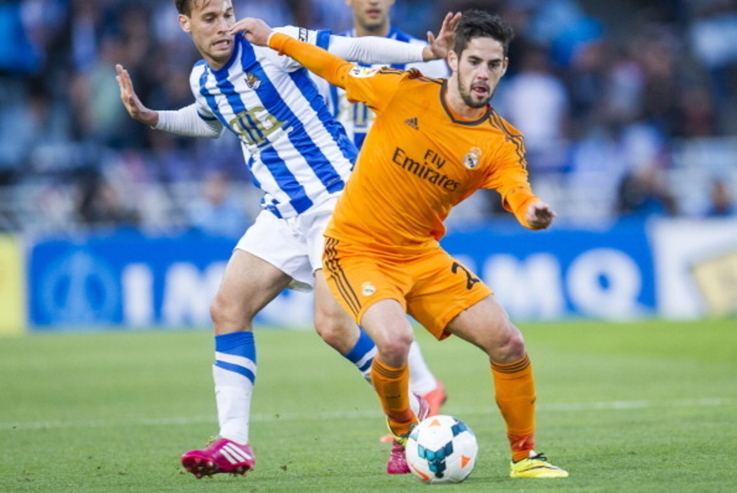SAN SEBASTIAN, SPAIN - APRIL 05: Isco of Real Madrid CF duels for the ball with Sergio Canales of Real Sociedad during the La Liga match between Real Sociedad and Real Madrid CF at Estadio Anoeta on April 5, 2014 in San Sebastian, Spain. (Photo by Juan SAN SEBASTIAN, SPAIN - APRIL 05: Isco of Real Madrid CF duels for the ball with Sergio Canales of Real Sociedad during the La Liga match between Real Sociedad and Real Madrid CF at Estadio Anoeta on April 5, 2014 in San Sebastian, Spain. (Photo by Juan