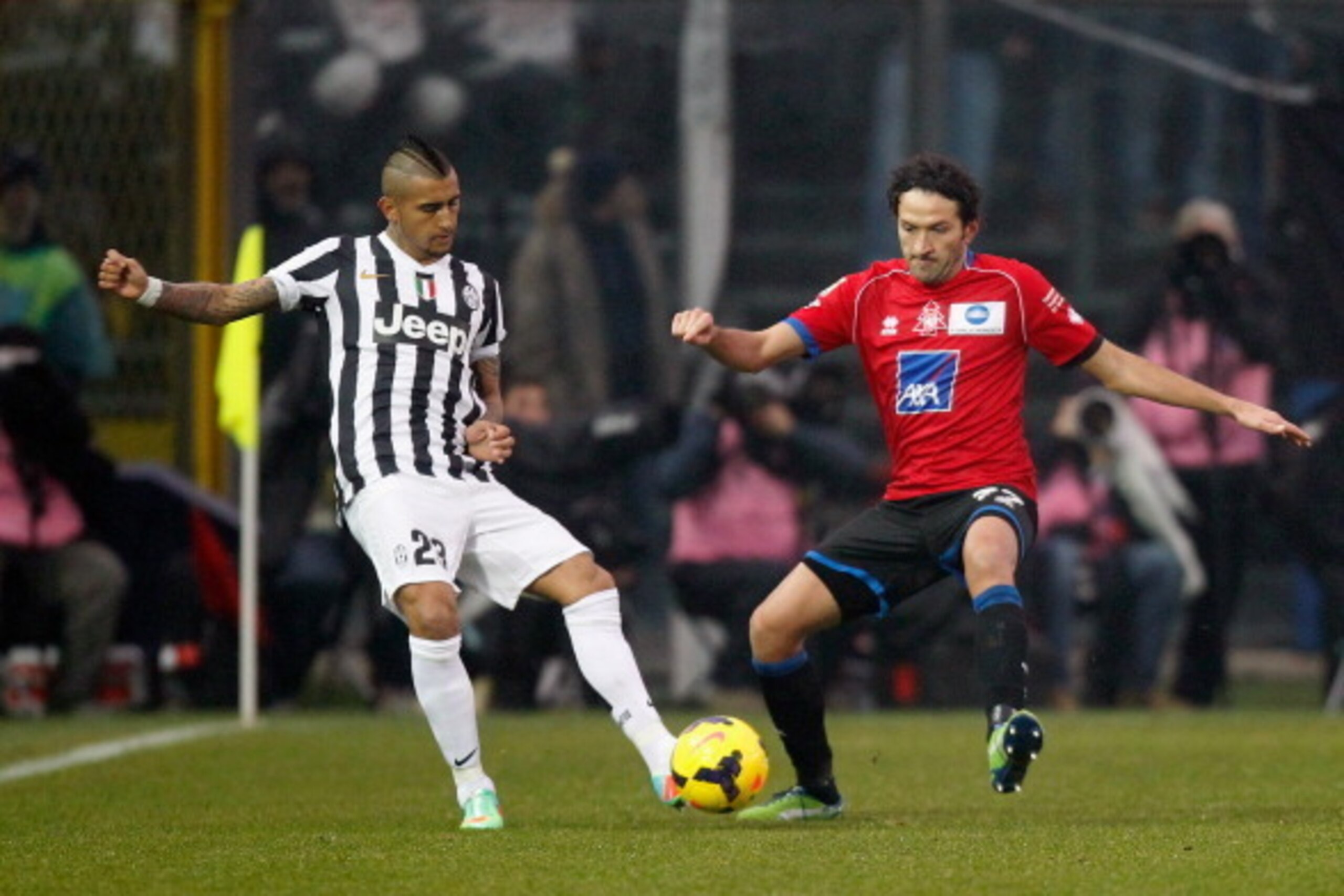 BERGAMO, ITALY - DECEMBER 22: Arturo Vidal (L) of Juventus competes for the ball with Christian Raimondi of Atalanta during the Serie A match between Atalanta BC and Juventus at Stadio Atleti Azzurri d'Italia on December 22, 2013 in Bergamo, Italy. (Pho BERGAMO, ITALY - DECEMBER 22: Arturo Vidal (L) of Juventus competes for the ball with Christian Raimondi of Atalanta during the Serie A match between Atalanta BC and Juventus at Stadio Atleti Azzurri d'Italia on December 22, 2013 in Bergamo, Italy. (Pho