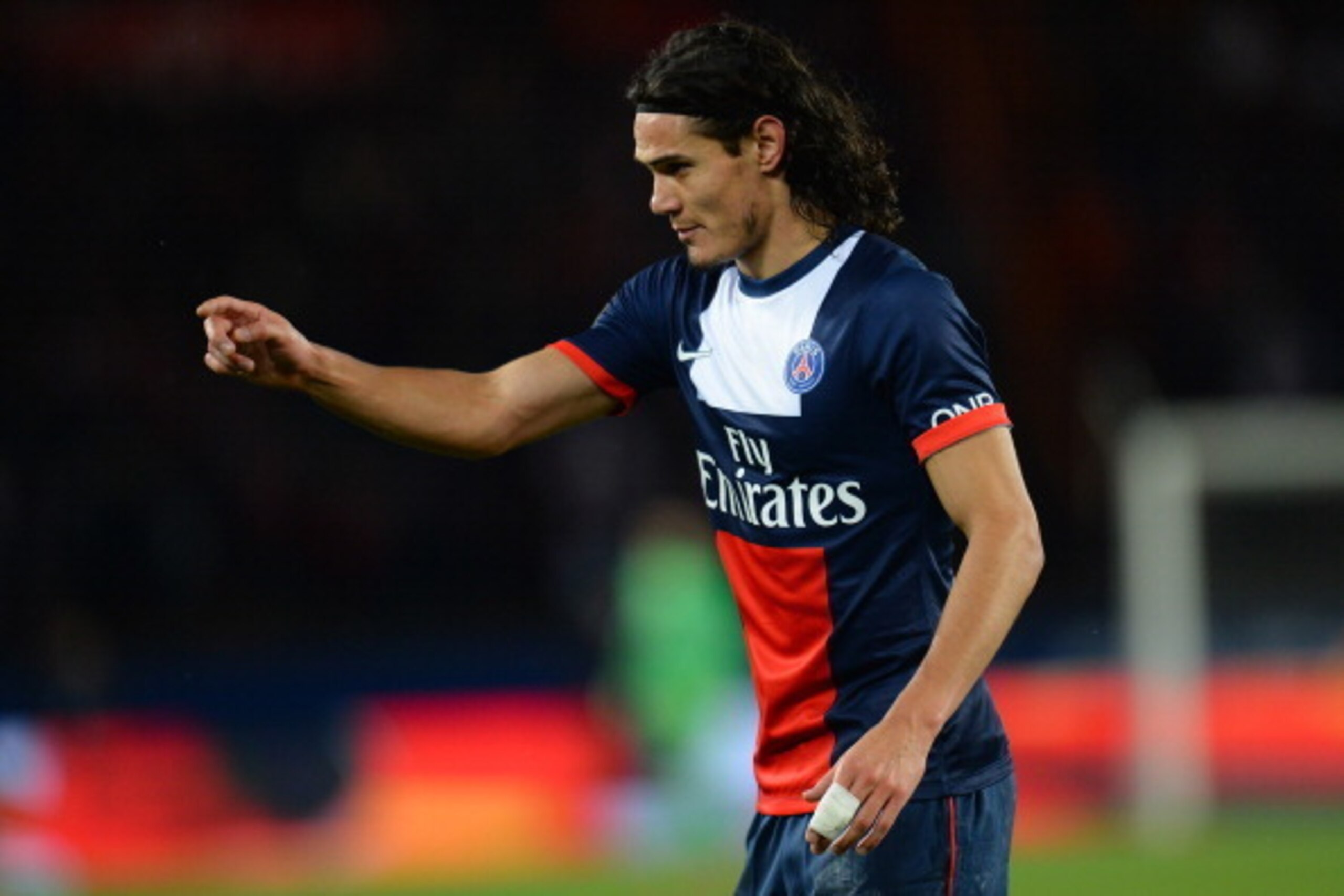 PARIS, FRANCE - JANUARY 31:  Edison Roberto Cavani of Paris Saint-Germain FC during the Ligue 1 match between Paris Saint-Germain FC and FC Girondins de Bordeaux at Parc des Princes on January 31, 2014 in Paris, France.  (Photo by Shaun Botterill/Getty Im