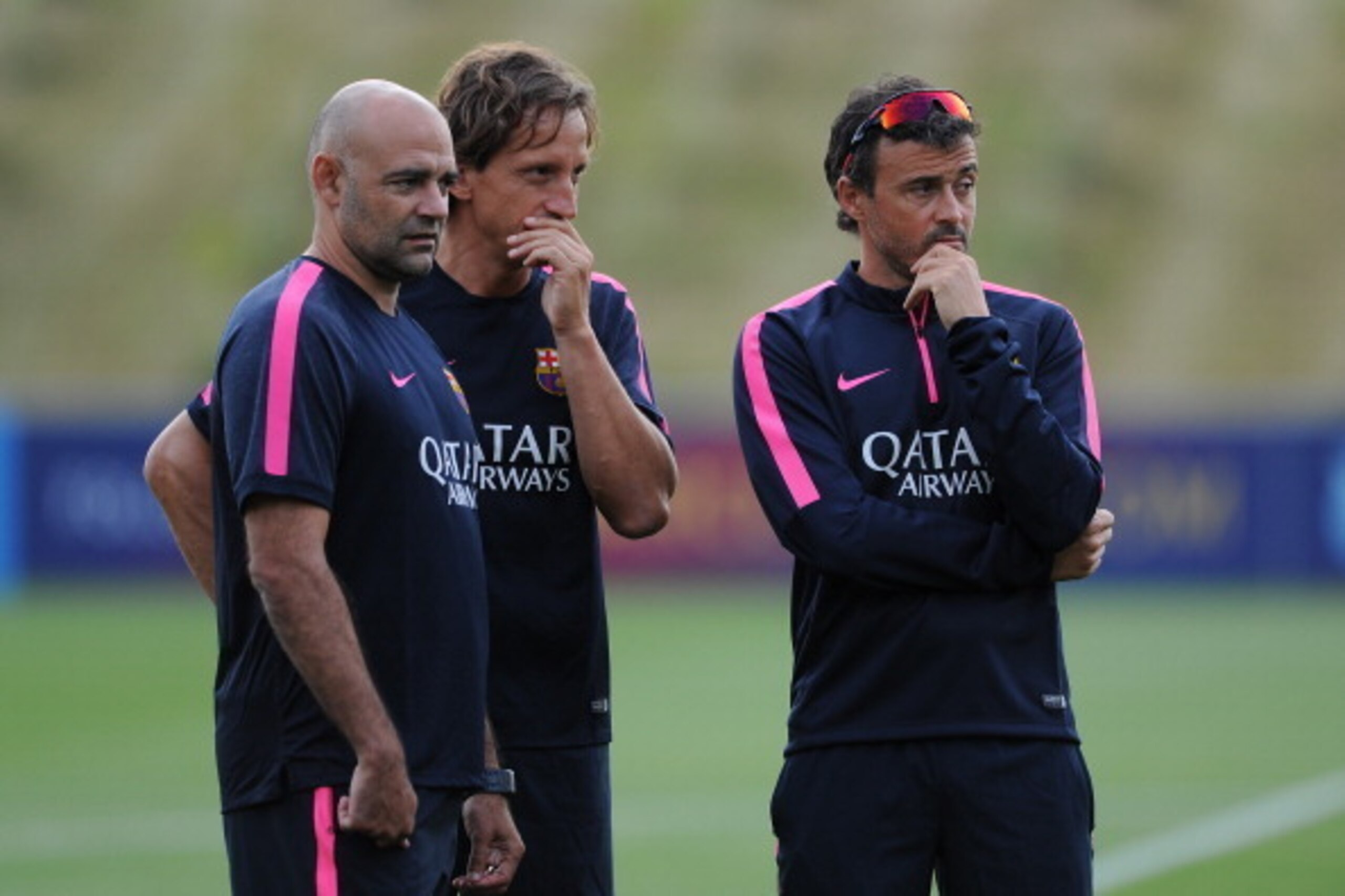 BURTON-UPON-TRENT, ENGLAND - JULY 28: Barcelona coach Luis Enrique (R) looks on during the Barcelona Training Session at St George's Park on July 28, 2014 in Burton-upon-Trent, England. (Photo by Chris Brunskill/Getty Images)