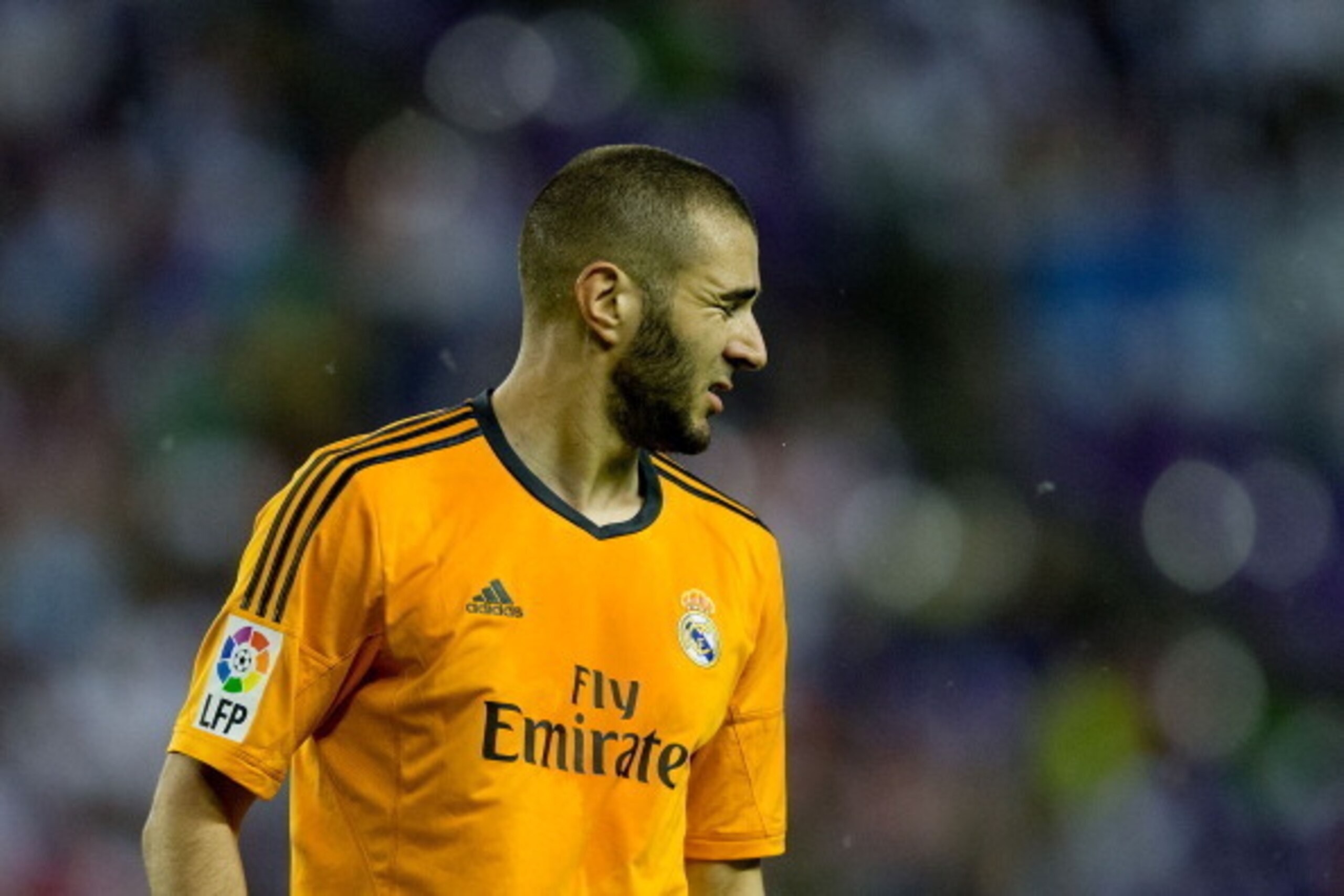 VALLADOLID, SPAIN - MAY 07: Karim Benzema of Real Madrid CF reacts as he fail to score during the La Liga match between Real Valladolid CF and Real Madrid CF at Estadio Jose Zorilla on May 7, 2014 in Valladolid, Spain. (Photo by Gonzalo Arroyo Moreno/Ge VALLADOLID, SPAIN - MAY 07: Karim Benzema of Real Madrid CF reacts as he fail to score during the La Liga match between Real Valladolid CF and Real Madrid CF at Estadio Jose Zorilla on May 7, 2014 in Valladolid, Spain. (Photo by Gonzalo Arroyo Moreno/Ge
