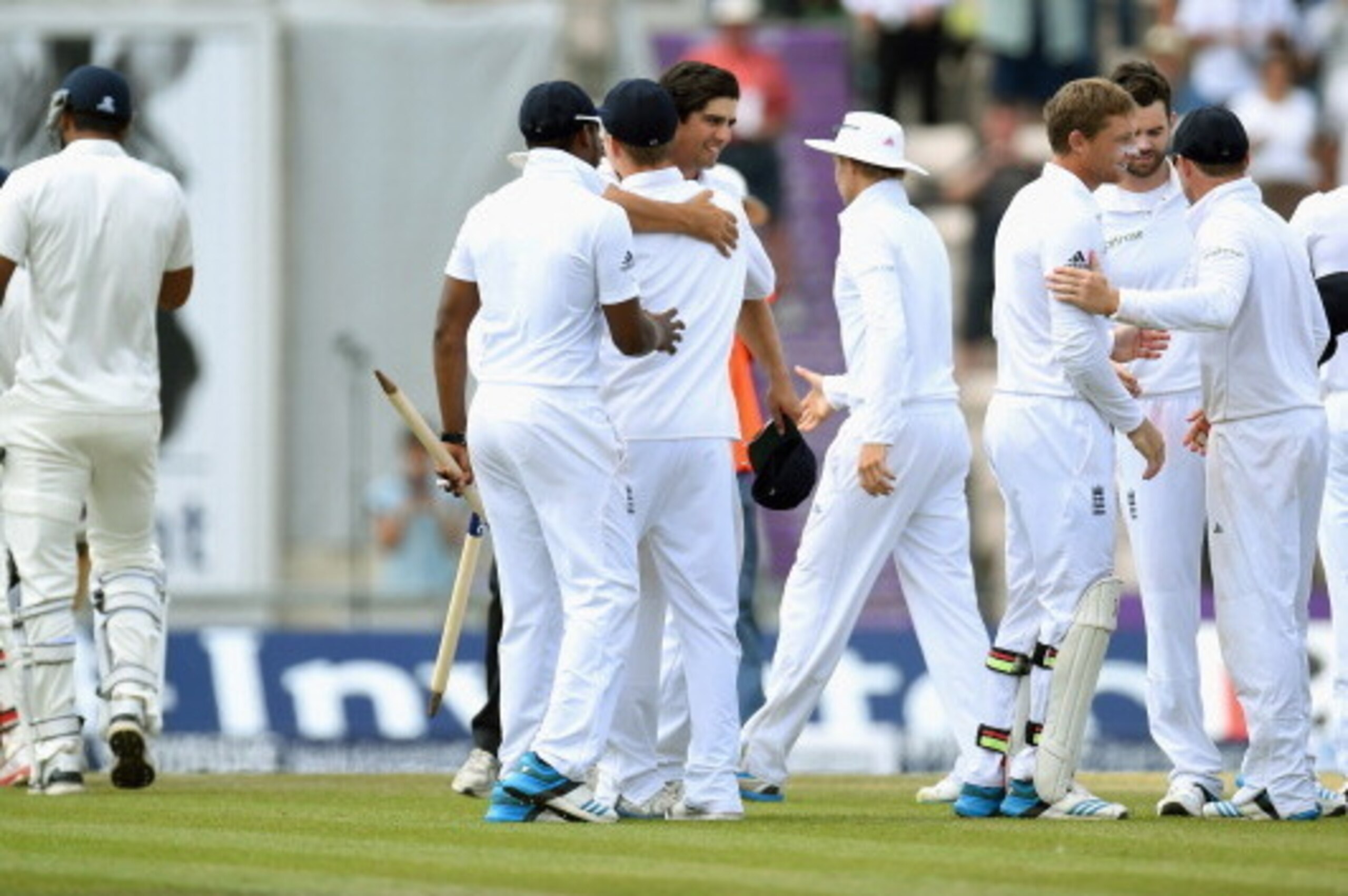 SOUTHAMPTON, ENGLAND - JULY 31: England captain Alastair Cook (c) celebrate after the last India wicket had fallen to win the match during day five of the 3rd Investec Test match between England and India at Ageas Bowl on July 31, 2014 in Southampton, E SOUTHAMPTON, ENGLAND - JULY 31: England captain Alastair Cook (c) celebrate after the last India wicket had fallen to win the match during day five of the 3rd Investec Test match between England and India at Ageas Bowl on July 31, 2014 in Southampton, E