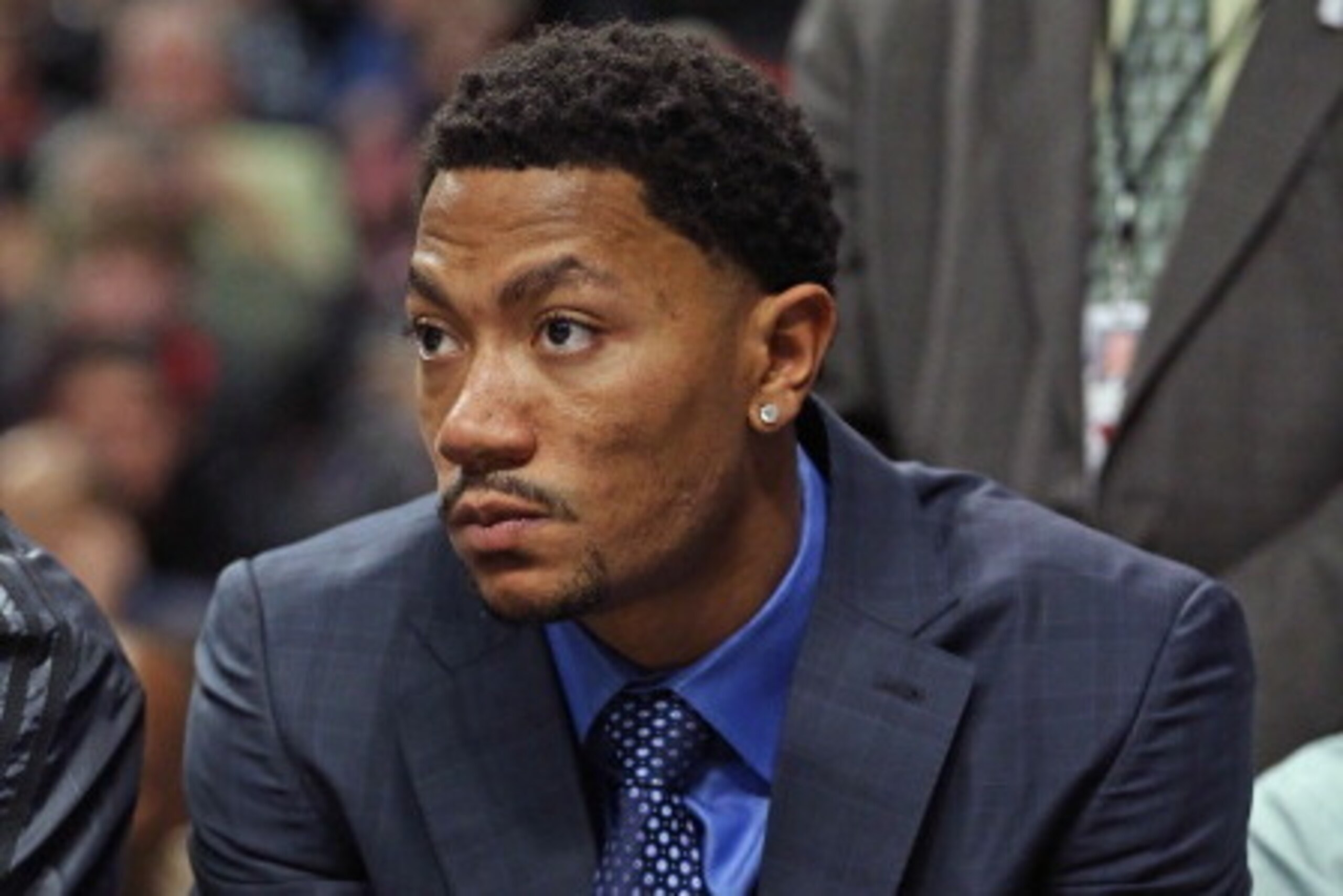 CHICAGO, IL - MARCH 17:  Derrick Rose #1 of the Chicago Bulls watches his teammates from the bench during a game against the Oklahoma City Thunder at the United Center on March 17, 2014 in Chicago, Illinois. The Thunder defeated the Bulls 97-85. NOTE TO U
