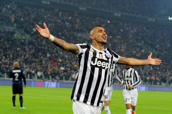 TURIN, ITALY - FEBRUARY 02:  Arturo Vidal of Juventus celebrates scoring the third goal during the Serie A match between Juventus and FC Internazionale Milano at Juventus Arena on February 2, 2014 in Turin, Italy.  (Photo by Claudio Villa/Getty Images)