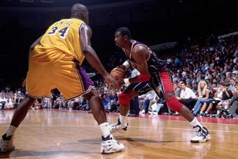 LOS ANGELES - OCTOBER 22:  Hakeem Olajuwon #34 of the Houston Rockets looks to make a play against Shaquille O'Neal #34  of the Los Angeles Lakers on October 22, 1996 in Los Angeles, California.  NOTE TO USER: User expressly acknowledges and agrees that, 