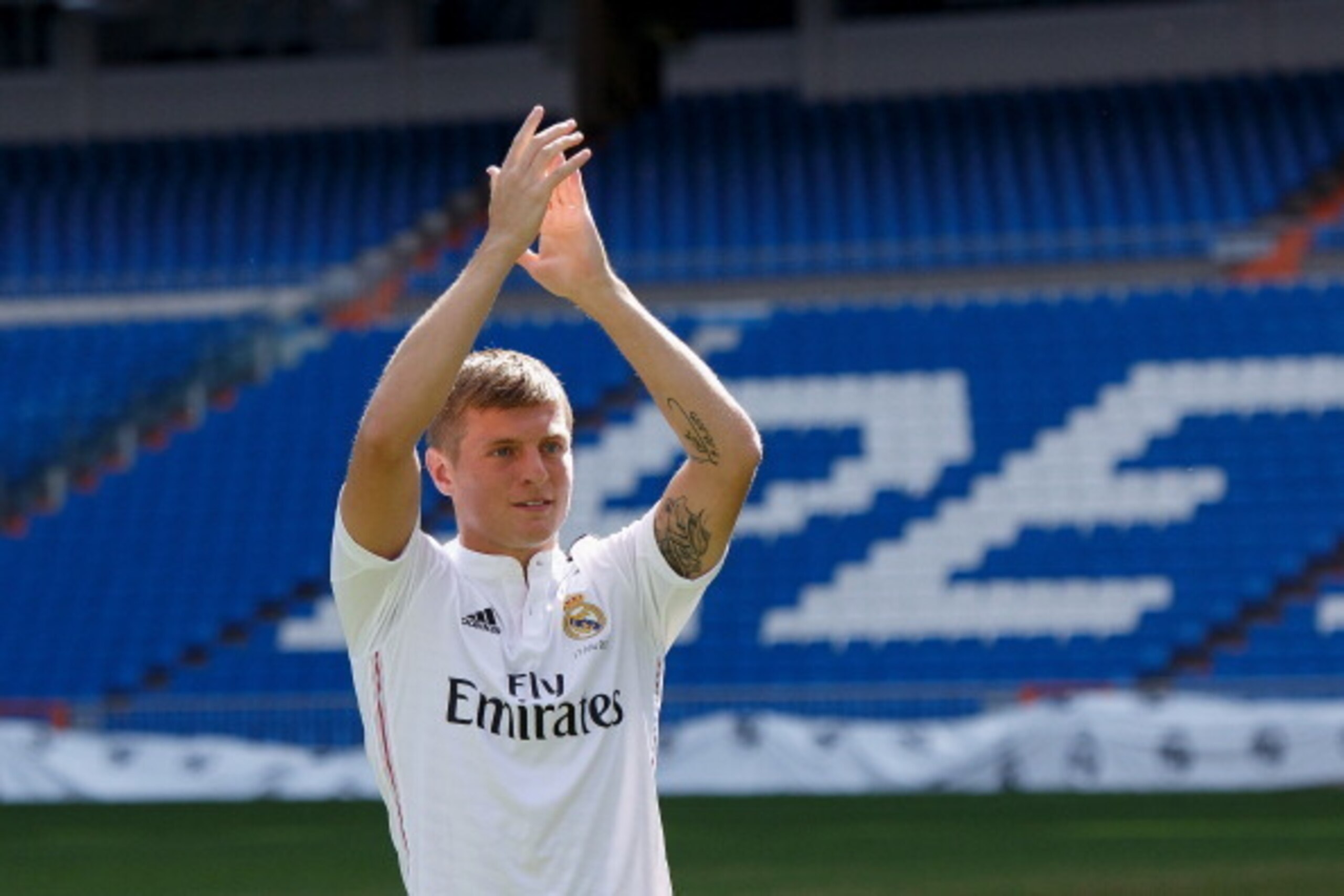 MADRID, SPAIN - JULY 17:  Toni Kroos waves to fans in his new Real Madrid shirt during his official unveiling at Santiago Bernabeu Stadium on July 17, 2014 in Madrid, Spain. Toni Kroos who won the World Cup with Germany in Brazil is Real Madrid's first si
